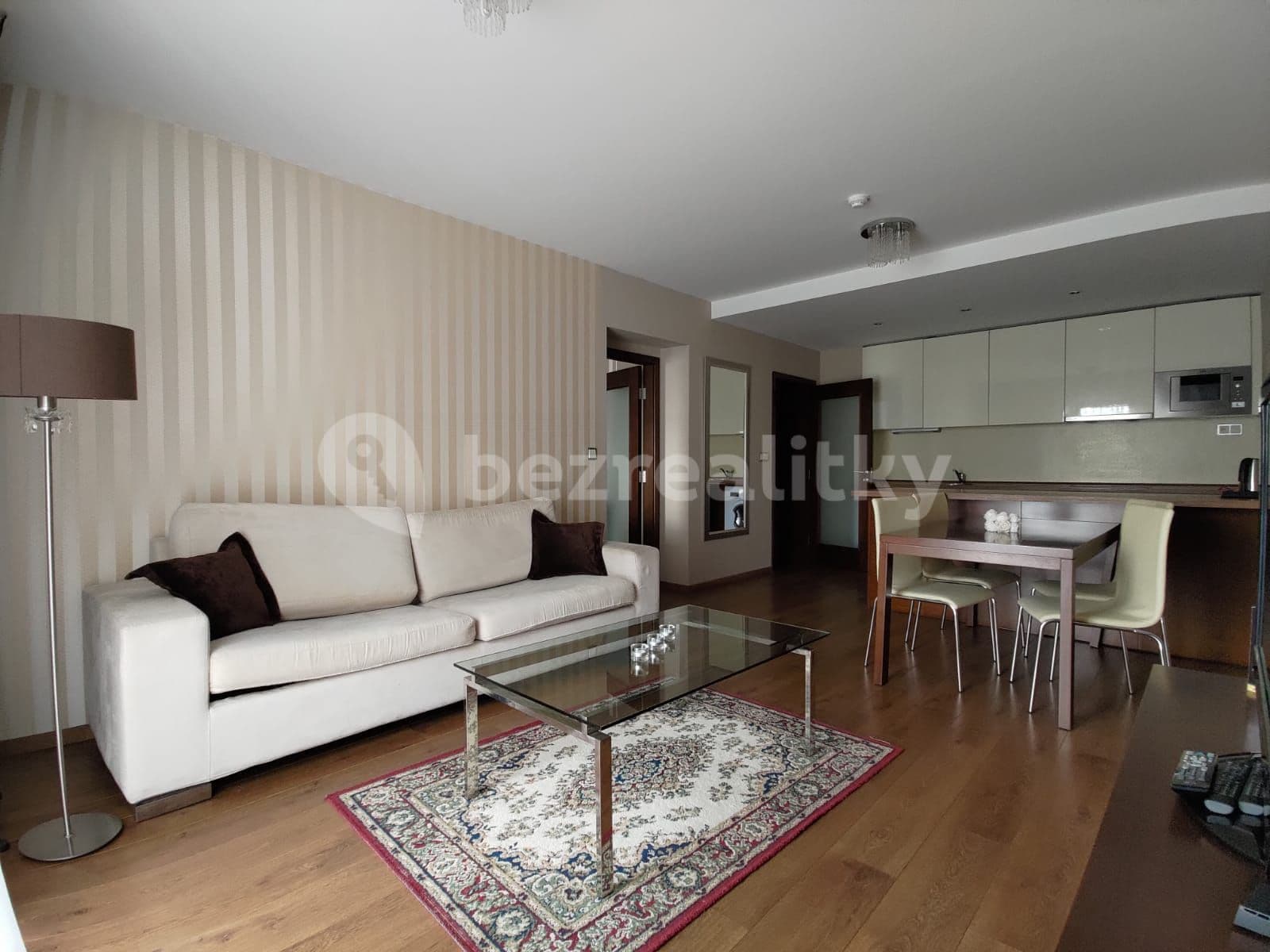 Prenájom bytu 3-izbový 78 m², U Borského parku, Plzeň, Plzeňský kraj Prenájom bytu 3-izbový 78 m², U Borského parku, Plzeň, Plzeňský kraj