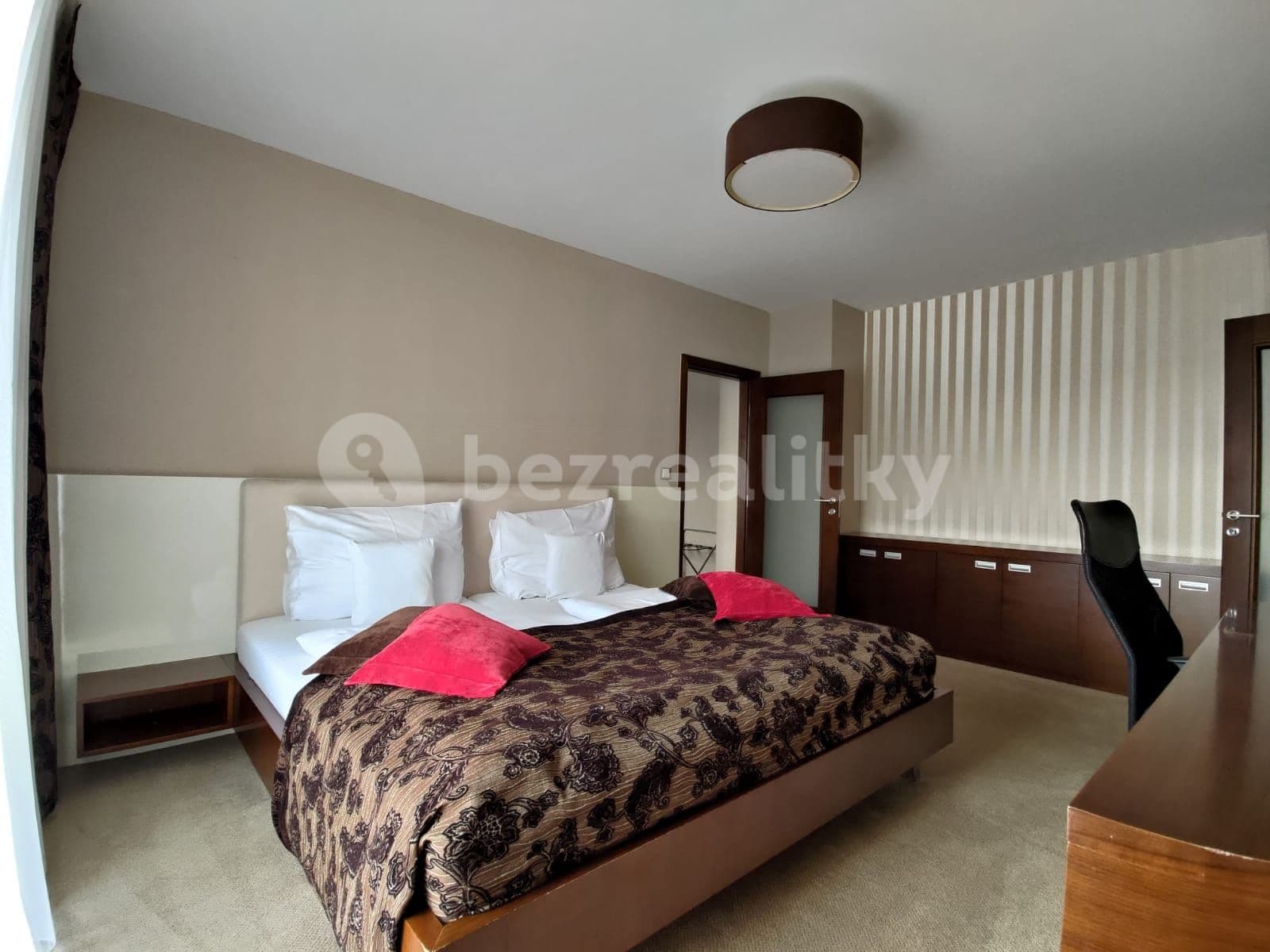 Prenájom bytu 3-izbový 78 m², U Borského parku, Plzeň, Plzeňský kraj Prenájom bytu 3-izbový 78 m², U Borského parku, Plzeň, Plzeňský kraj