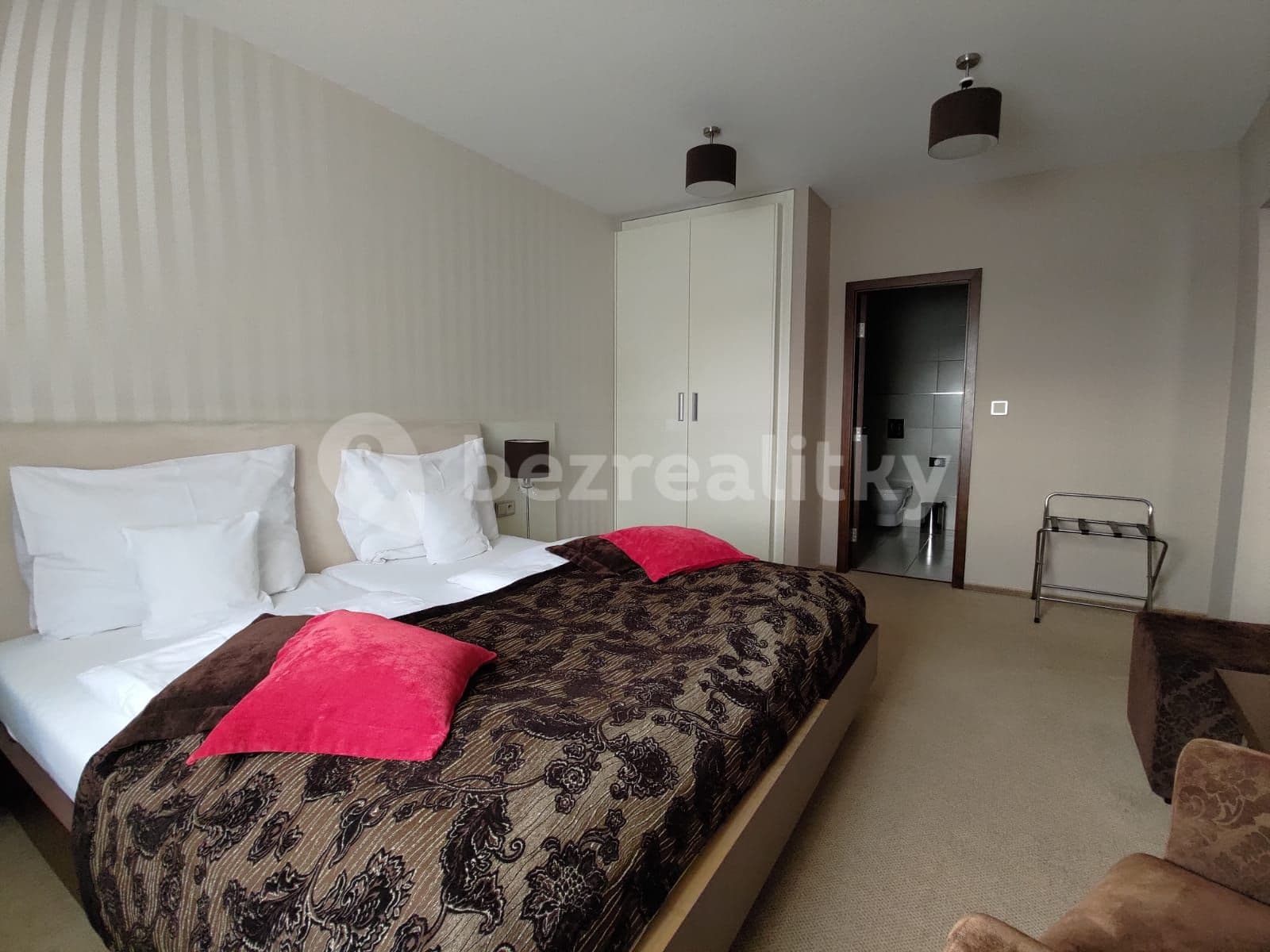 Prenájom bytu 3-izbový 78 m², U Borského parku, Plzeň, Plzeňský kraj Prenájom bytu 3-izbový 78 m², U Borského parku, Plzeň, Plzeňský kraj