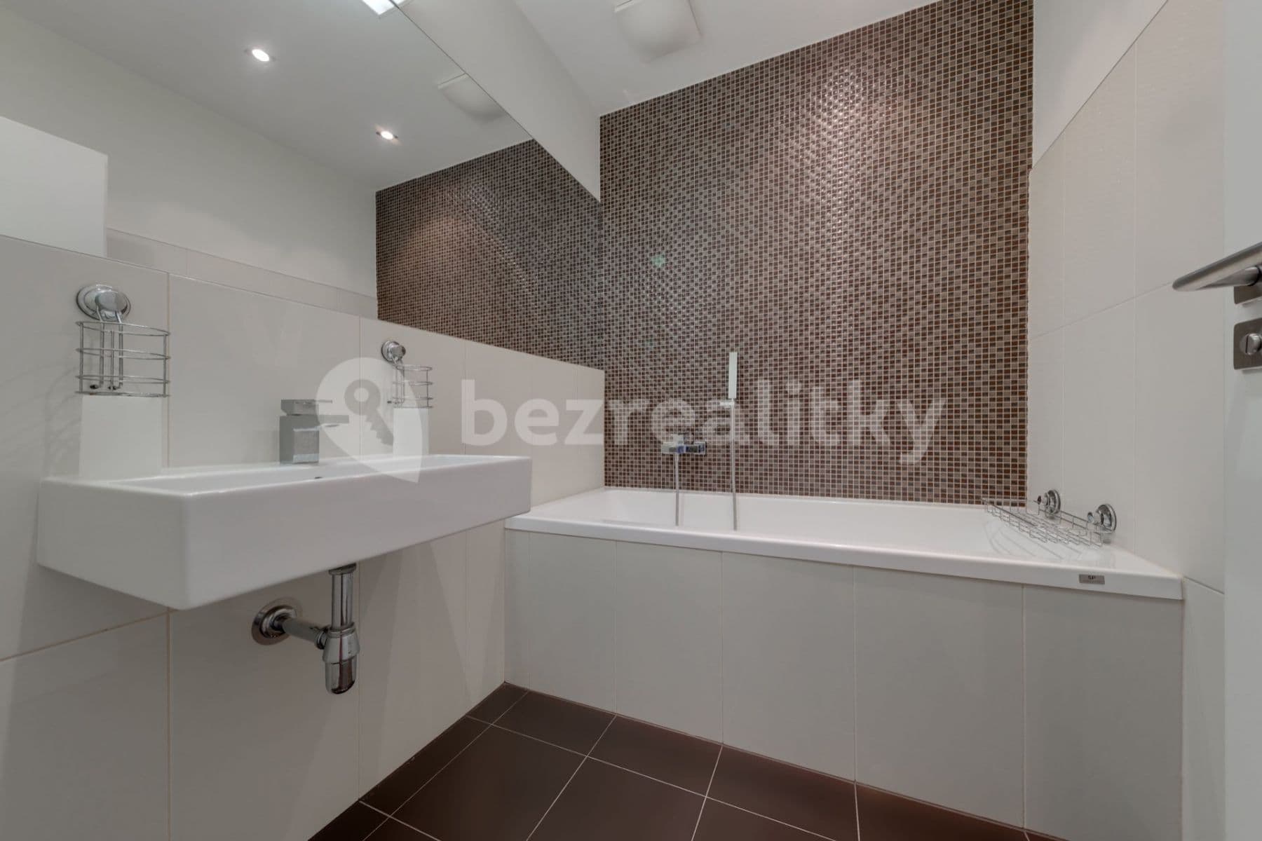 Prenájom bytu 2-izbový 64 m², Praha, Praha Prenájom bytu 2-izbový 64 m², Praha, Praha