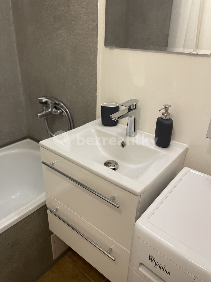 Prenájom bytu Garsoniéra 30 m², Ostrava, Moravskoslezský kraj Prenájom bytu Garsoniéra 30 m², Ostrava, Moravskoslezský kraj
