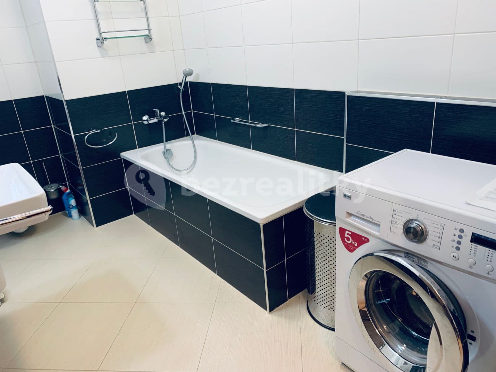 Prenájom bytu 2-izbový 55 m², Pod Harfou, Praha, Praha Prenájom bytu 2-izbový 55 m², Pod Harfou, Praha, Praha