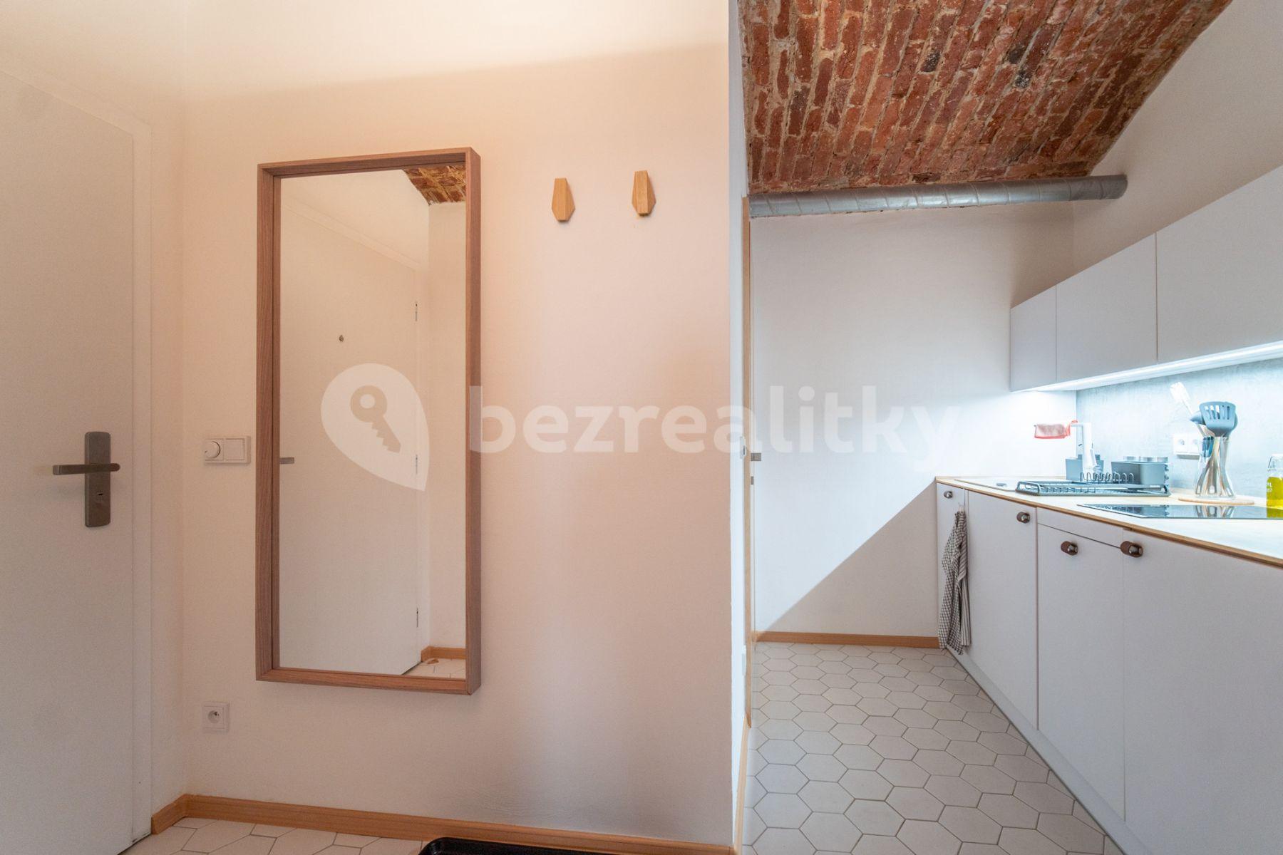 Prenájom bytu 1-izbový 20 m², Šmilovského, Praha, Praha
