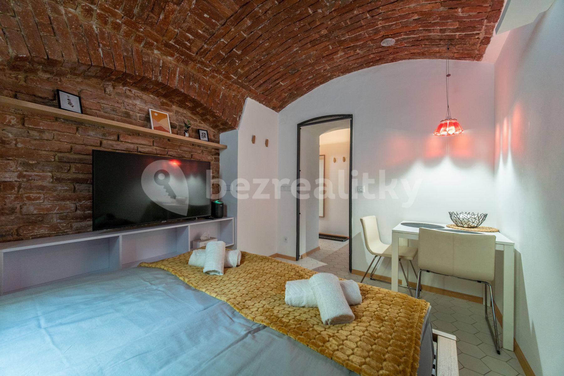 Prenájom bytu 1-izbový 20 m², Šmilovského, Praha, Praha