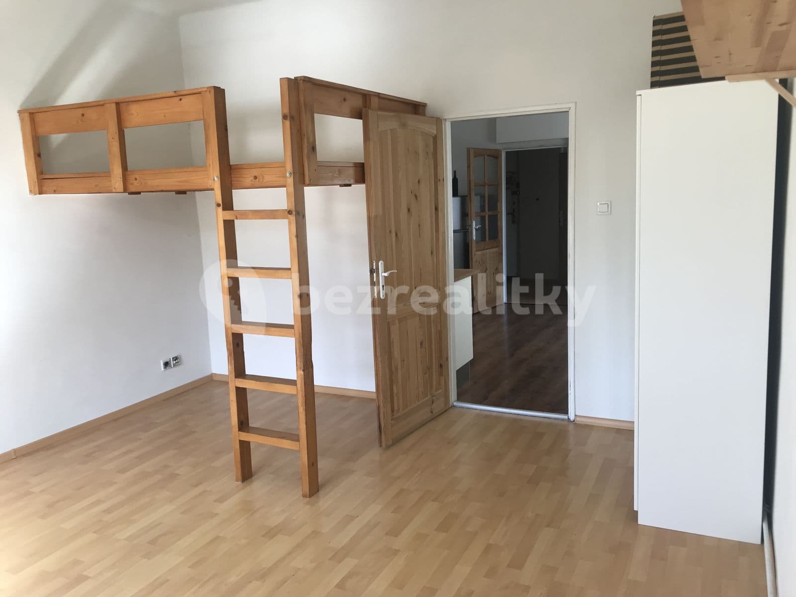 Prenájom bytu 1-izbový 44 m², Adamovská, Praha, Praha Prenájom bytu 1-izbový 44 m², Adamovská, Praha, Praha