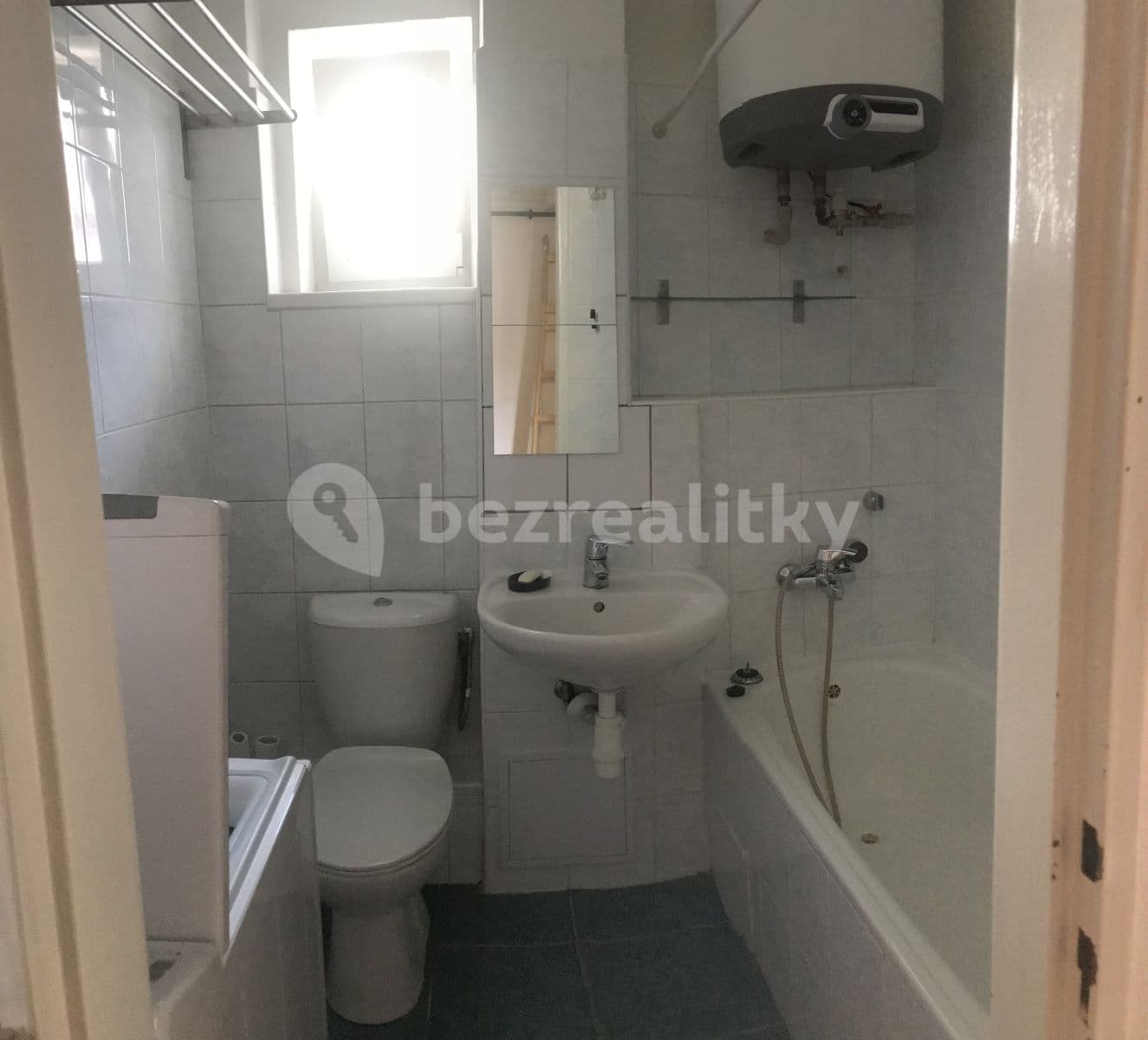 Prenájom bytu 1-izbový 44 m², Adamovská, Praha, Praha Prenájom bytu 1-izbový 44 m², Adamovská, Praha, Praha