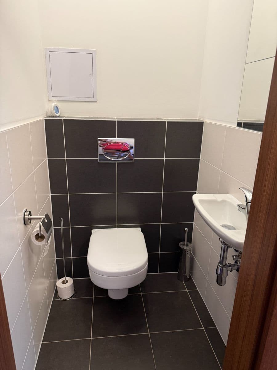 Prenájom bytu 2-izbový 52 m², Nárožní, Praha, Praha Prenájom bytu 2-izbový 52 m², Nárožní, Praha, Praha
