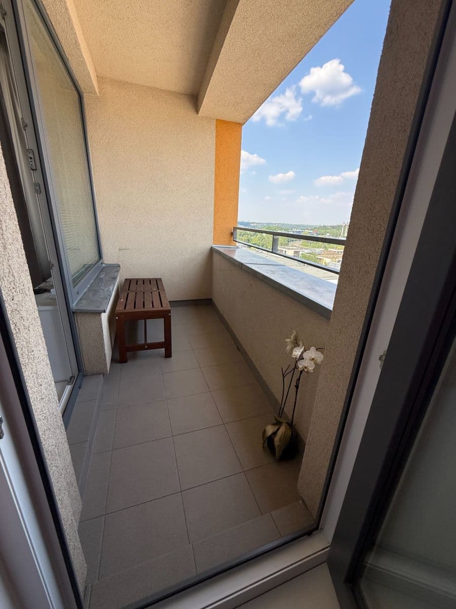 Prenájom bytu 2-izbový 52 m², Nárožní, Praha, Praha Prenájom bytu 2-izbový 52 m², Nárožní, Praha, Praha
