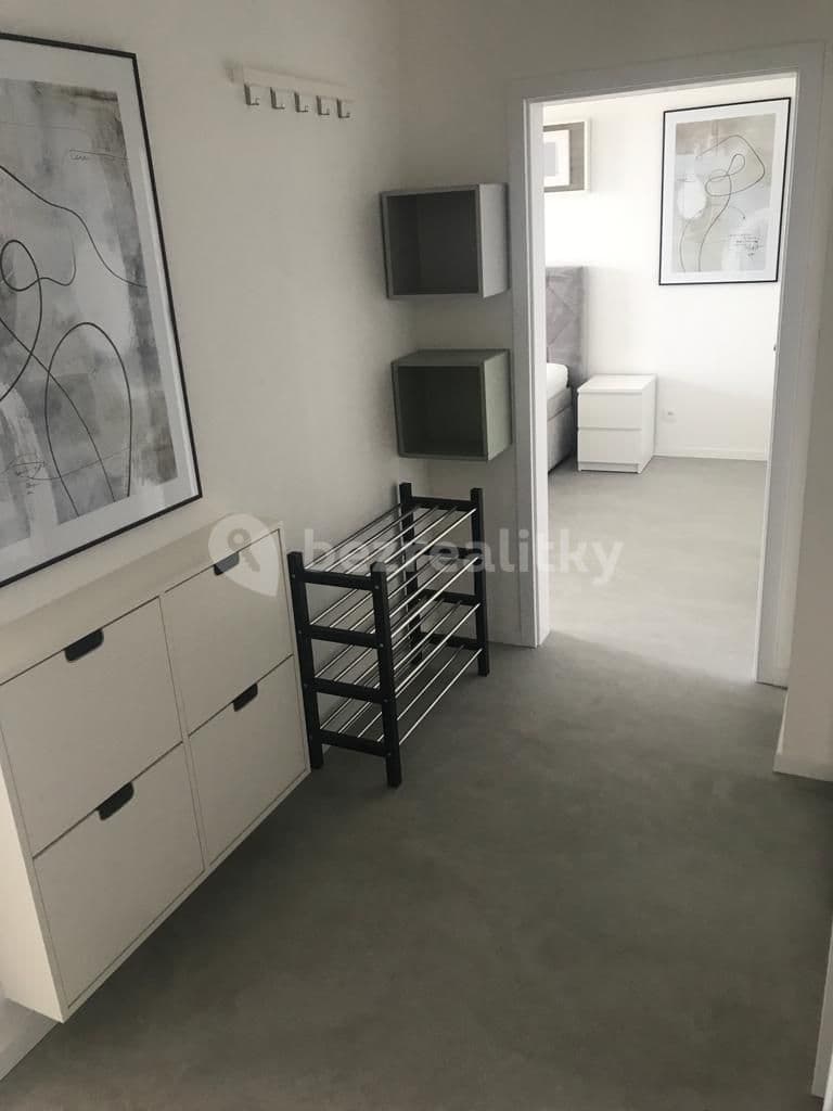 Prenájom bytu 2-izbový 61 m², Nové Mesto, Bratislavský kraj