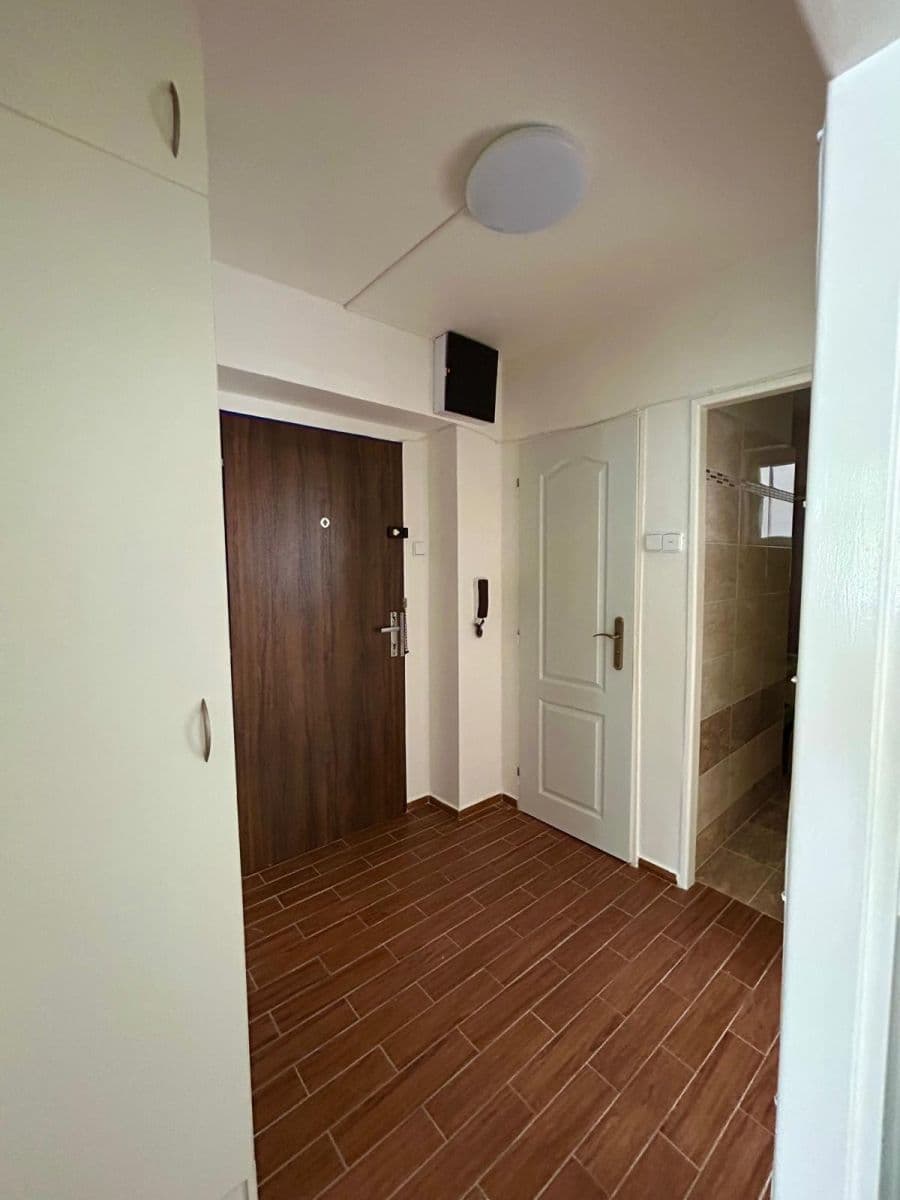 Prenájom bytu 2-izbový 50 m², K Červenému vrchu, Praha, Praha Prenájom bytu 2-izbový 50 m², K Červenému vrchu, Praha, Praha