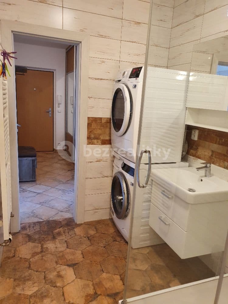 Prenájom bytu 2-izbový 51 m², Vestec, Středočeský kraj Prenájom bytu 2-izbový 51 m², Vestec, Středočeský kraj