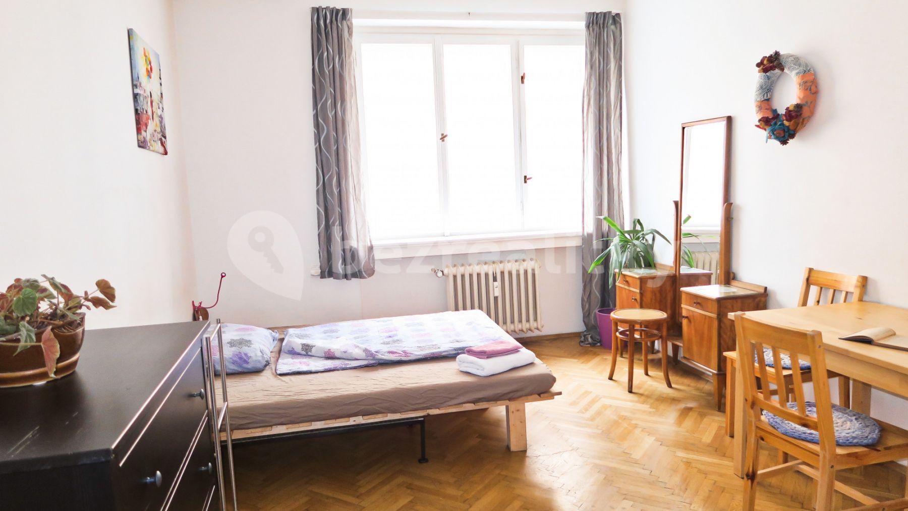Prenájom bytu 1-izbový 86 m², Vrázova, Praha, Praha