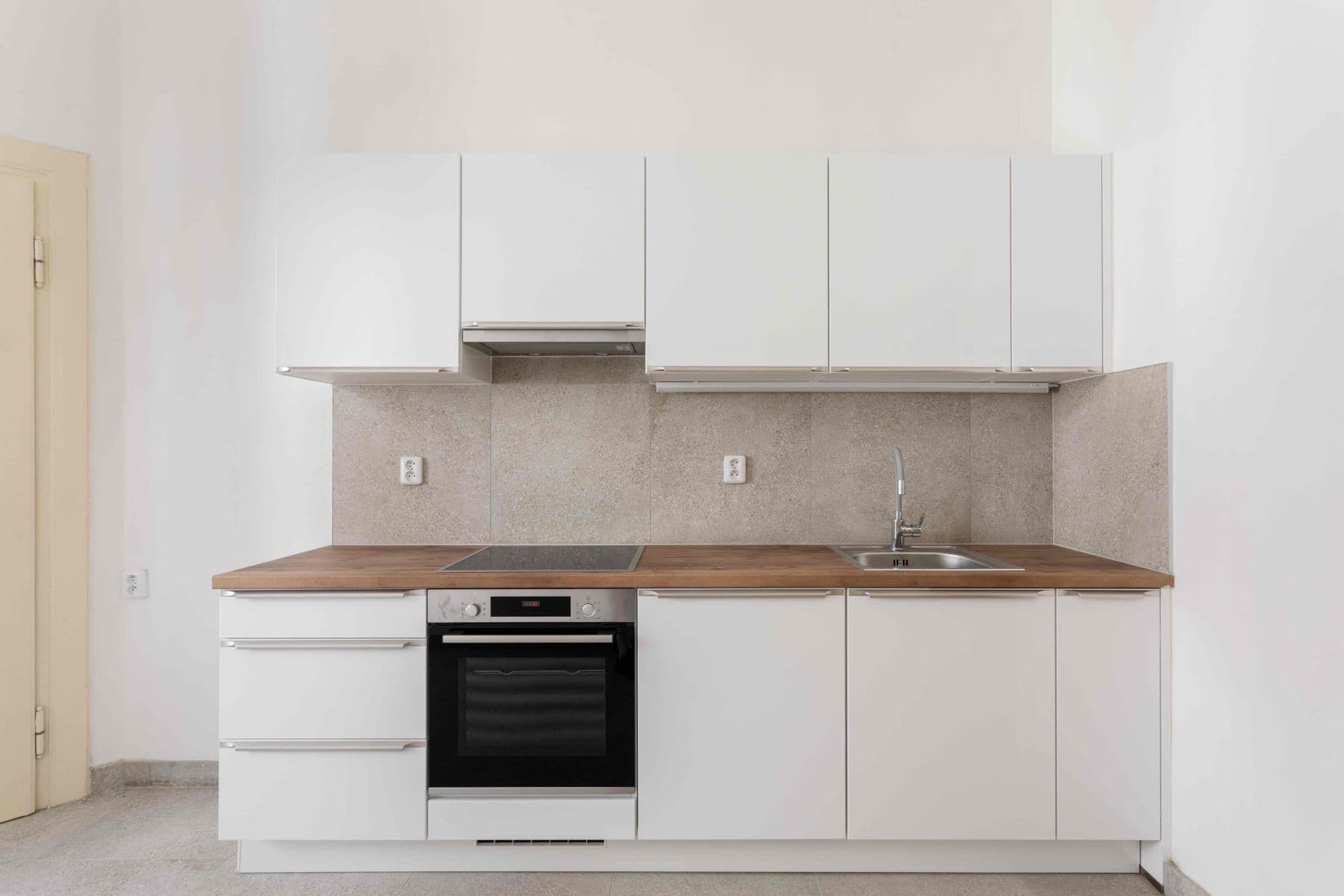 Prenájom bytu 3-izbový 96 m², Křižíkova, Praha, Praha Prenájom bytu 3-izbový 96 m², Křižíkova, Praha, Praha