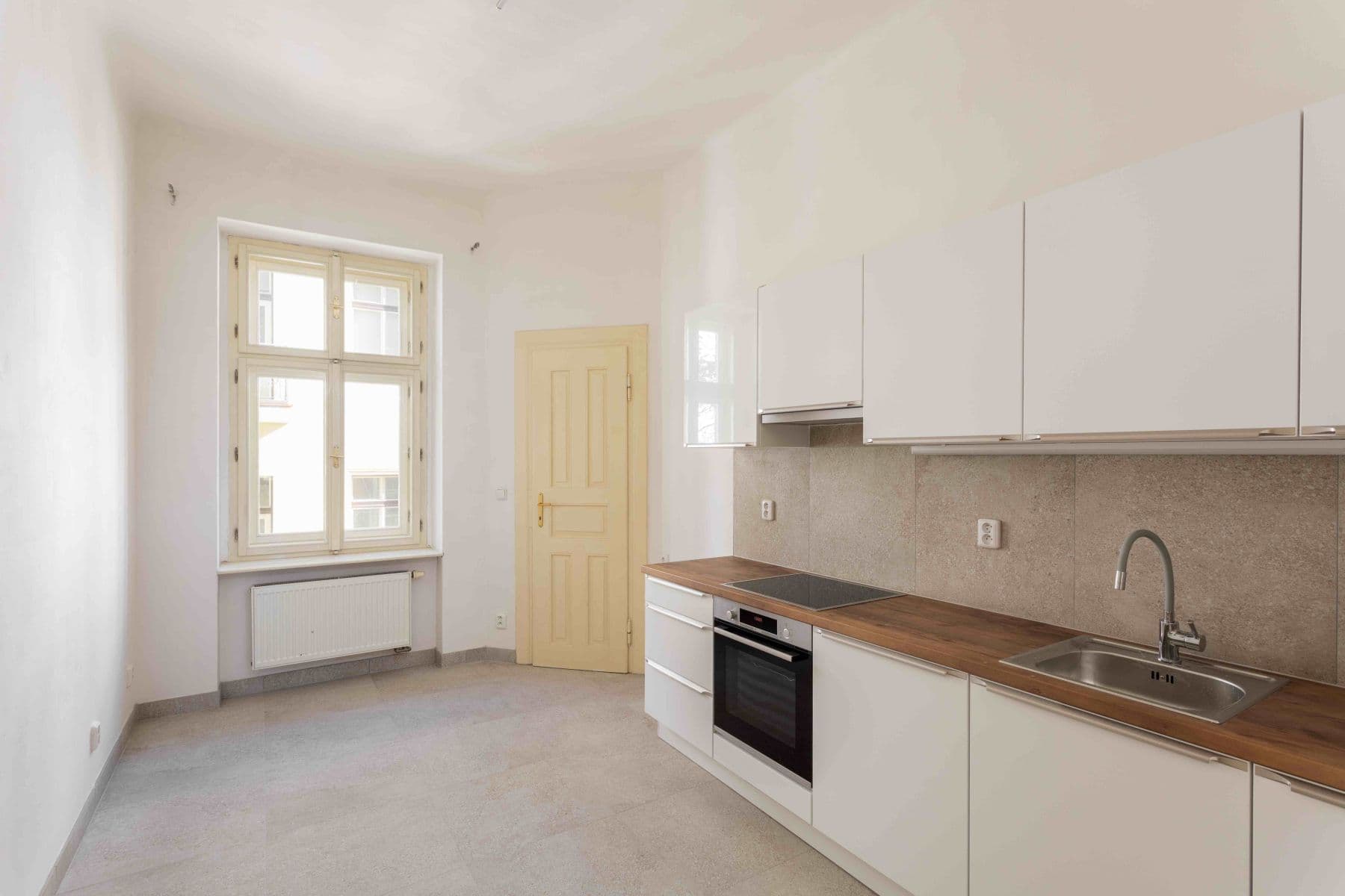 Prenájom bytu 3-izbový 96 m², Křižíkova, Praha, Praha Prenájom bytu 3-izbový 96 m², Křižíkova, Praha, Praha