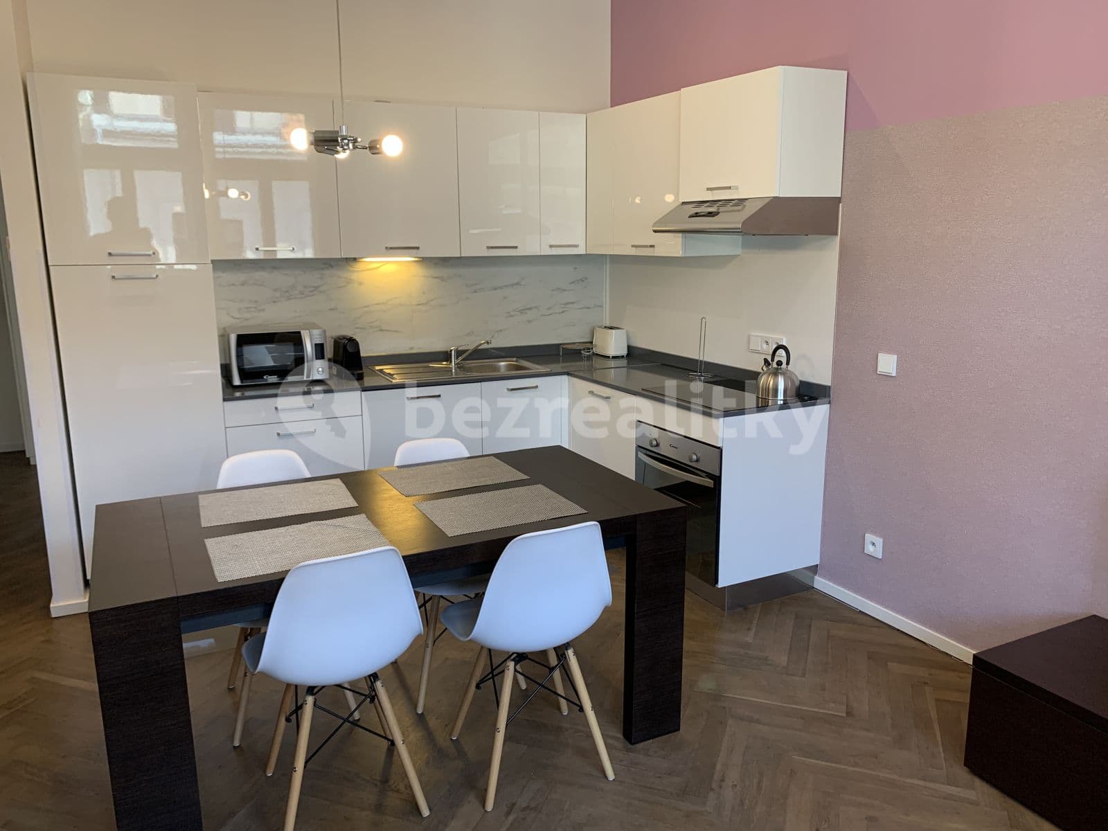 Prenájom bytu 2-izbový 45 m², Staropramenná, Praha, Praha Prenájom bytu 2-izbový 45 m², Staropramenná, Praha, Praha