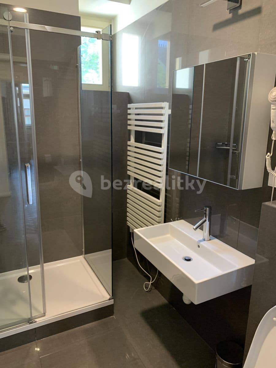 Prenájom bytu 2-izbový 45 m², Staropramenná, Praha, Praha Prenájom bytu 2-izbový 45 m², Staropramenná, Praha, Praha