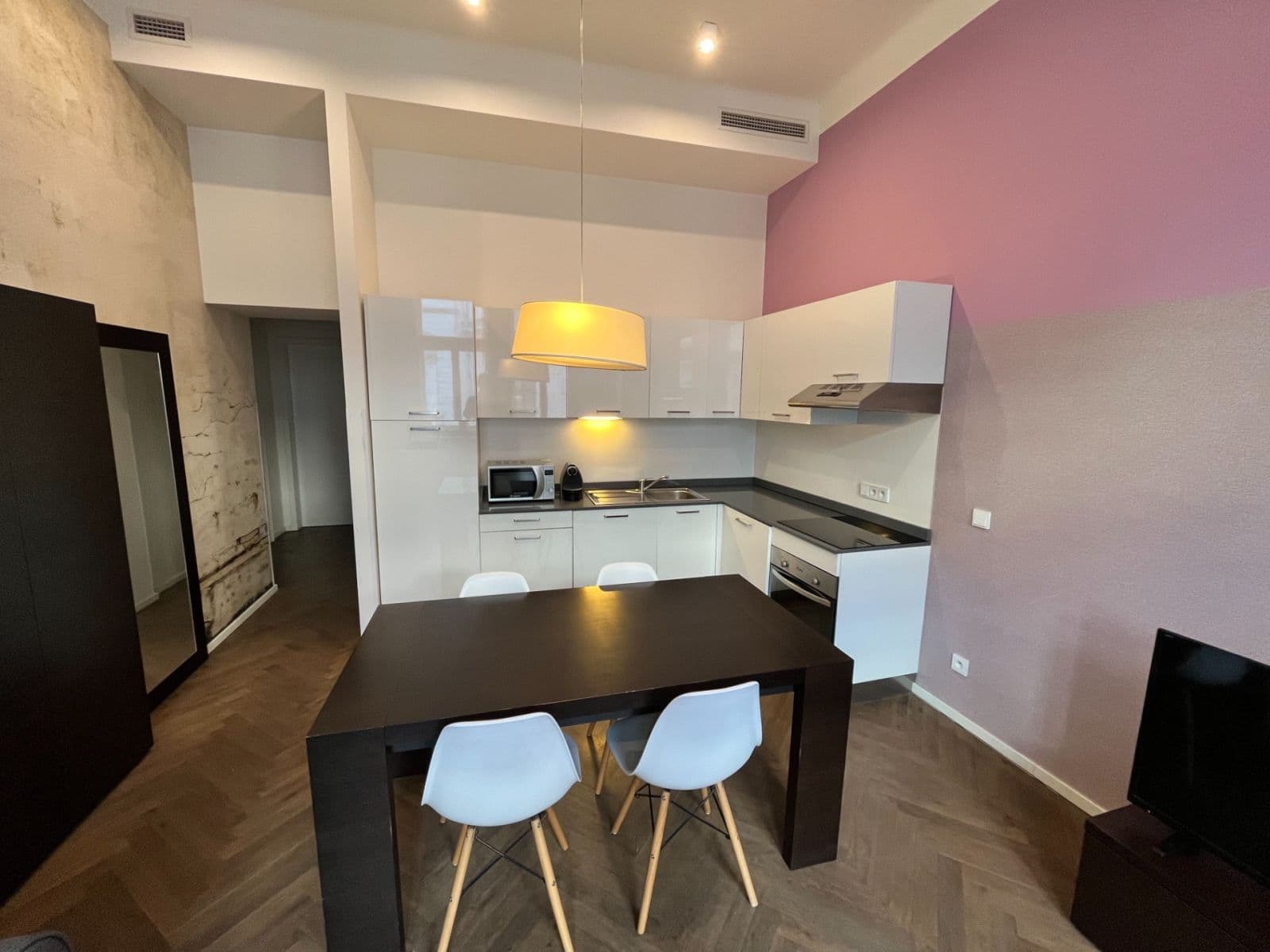 Prenájom bytu 2-izbový 45 m², Staropramenná, Praha, Praha Prenájom bytu 2-izbový 45 m², Staropramenná, Praha, Praha