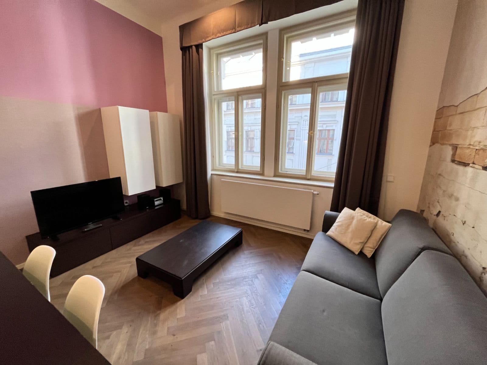 Prenájom bytu 2-izbový 45 m², Staropramenná, Praha, Praha Prenájom bytu 2-izbový 45 m², Staropramenná, Praha, Praha