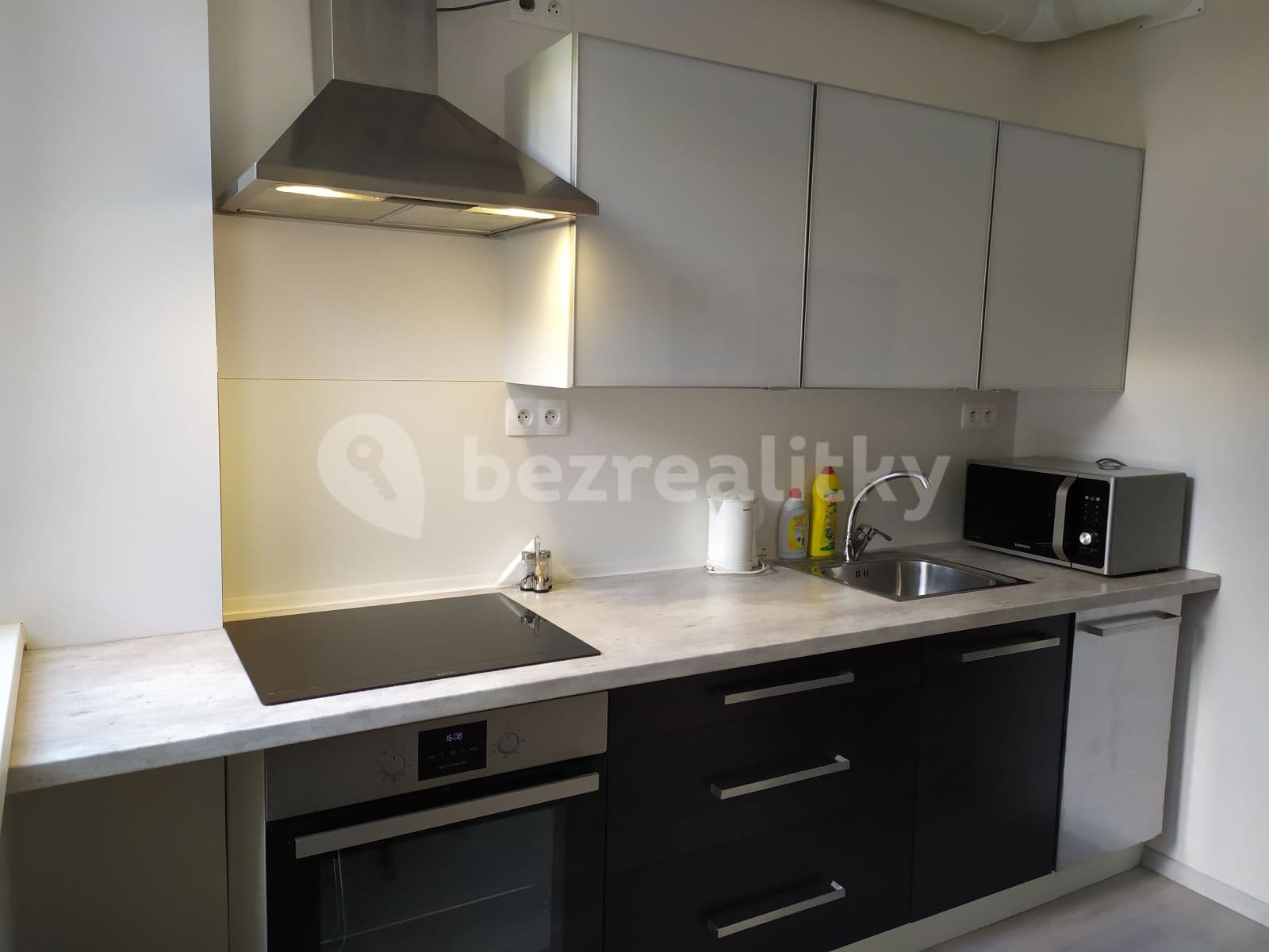 Prenájom bytu 1-izbový 25 m², Perucká, Praha, Praha Prenájom bytu 1-izbový 25 m², Perucká, Praha, Praha