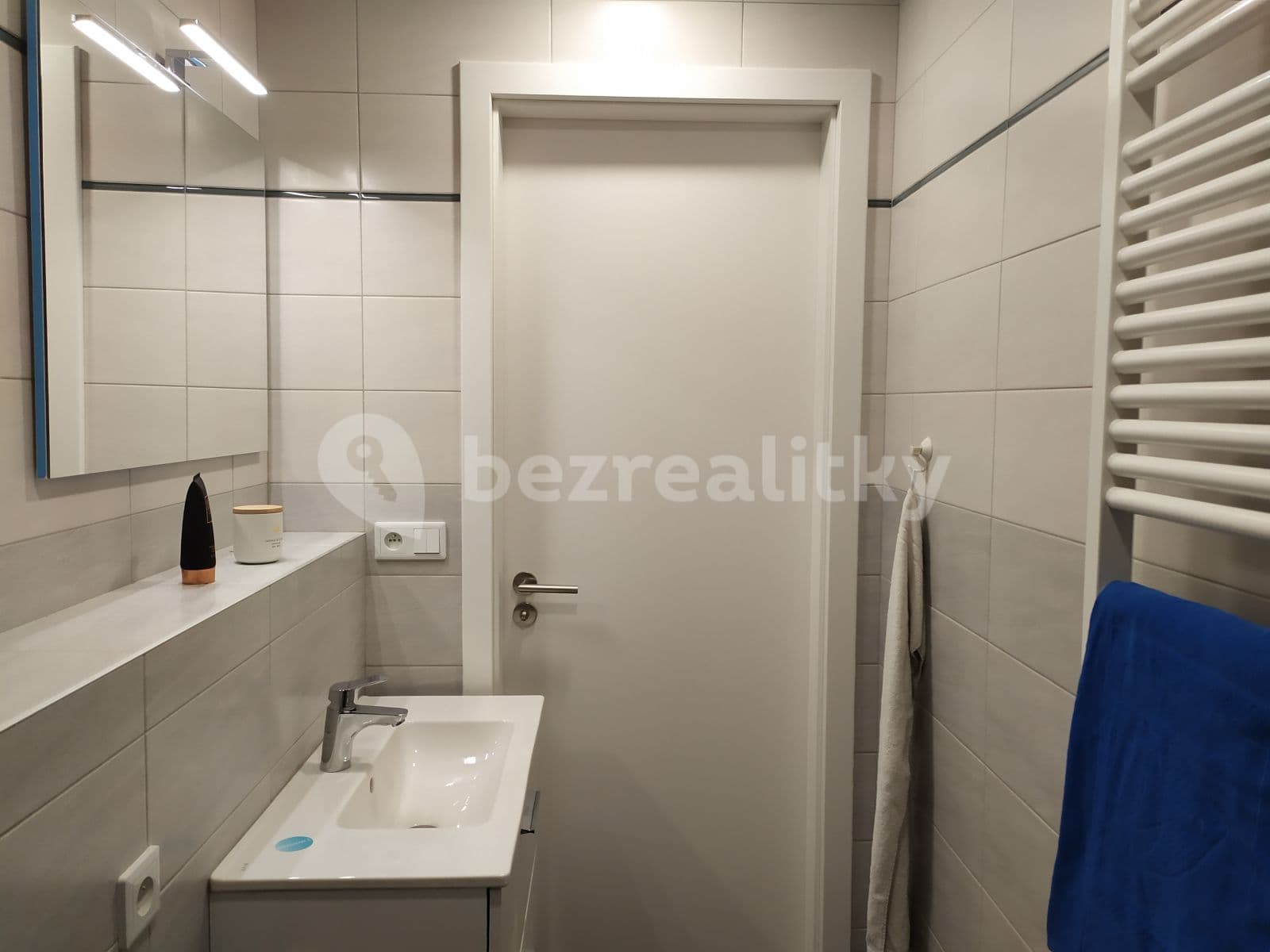 Prenájom bytu 1-izbový 25 m², Perucká, Praha, Praha Prenájom bytu 1-izbový 25 m², Perucká, Praha, Praha