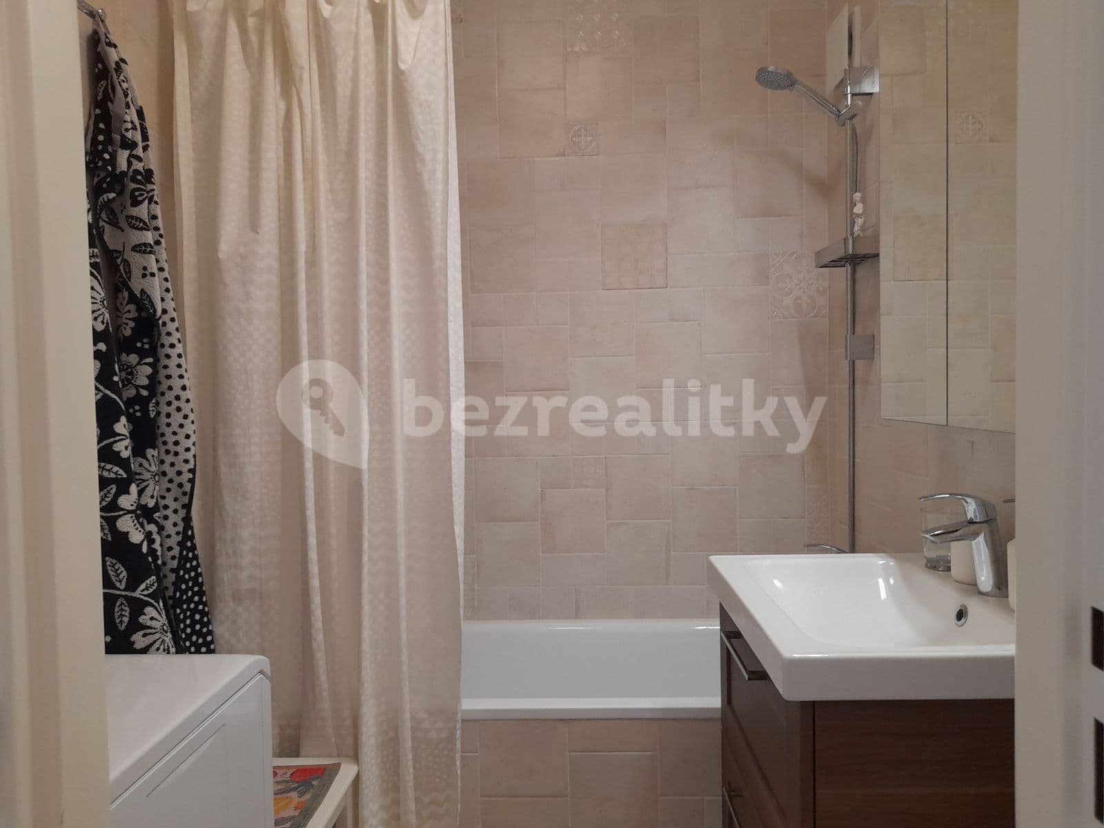 Prenájom bytu 3-izbový 70 m², Petržalka, Bratislavský kraj Prenájom bytu 3-izbový 70 m², Petržalka, Bratislavský kraj