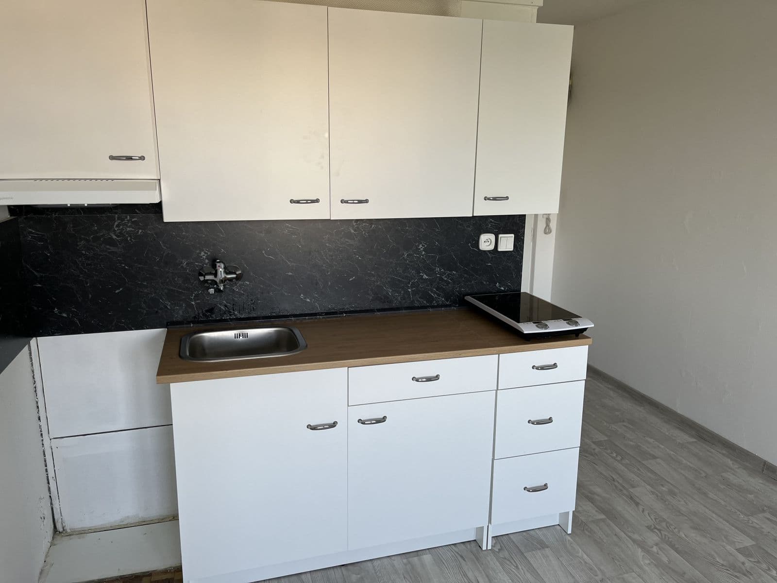 Prenájom bytu 1-izbový 25 m², Horácké náměstí, Brno, Jihomoravský kraj Prenájom bytu 1-izbový 25 m², Horácké náměstí, Brno, Jihomoravský kraj