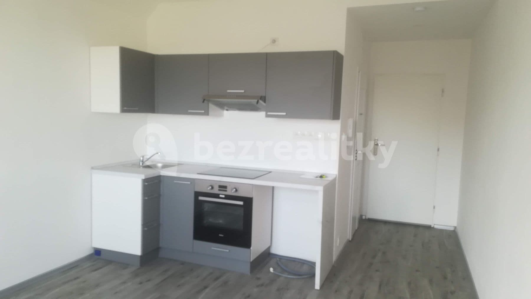 Prenájom bytu Garsoniéra 25 m², Charkovská, Karlovy Vary, Karlovarský kraj Prenájom bytu Garsoniéra 25 m², Charkovská, Karlovy Vary, Karlovarský kraj