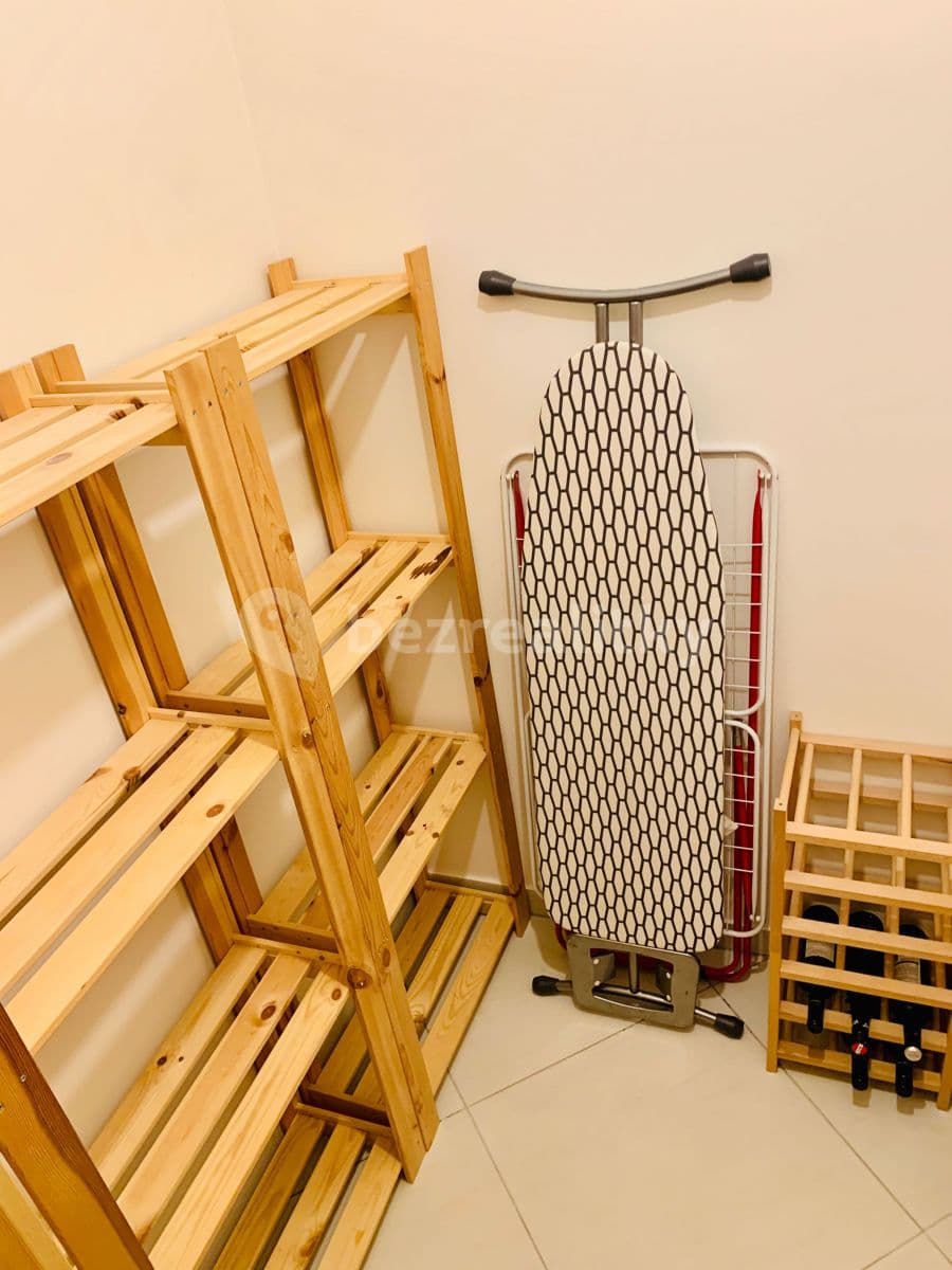 Prenájom bytu 2-izbový 71 m², Olšanská, Praha, Praha Prenájom bytu 2-izbový 71 m², Olšanská, Praha, Praha