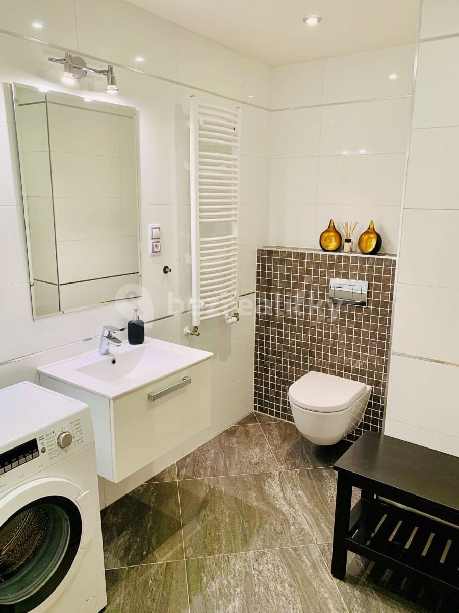 Prenájom bytu 2-izbový 71 m², Olšanská, Praha, Praha Prenájom bytu 2-izbový 71 m², Olšanská, Praha, Praha