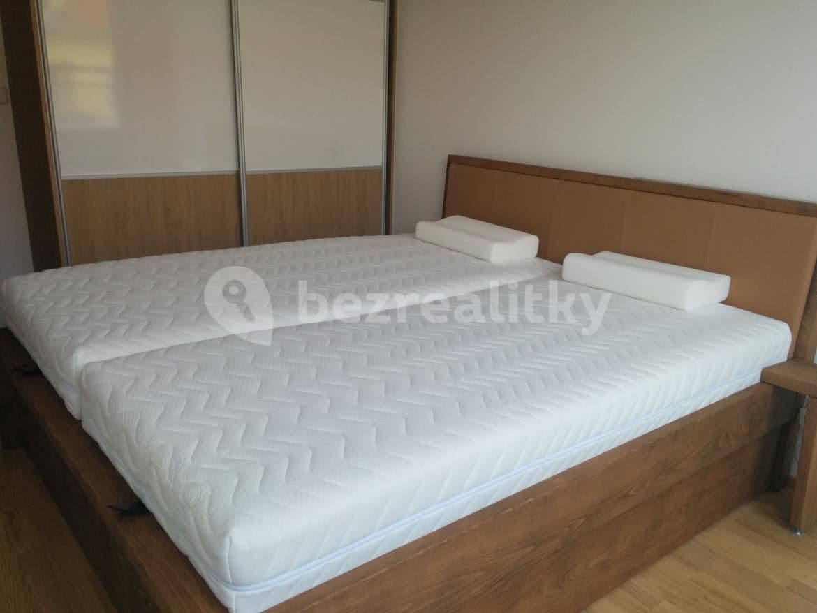 Prenájom bytu 3-izbový 80 m², V Zahradách, Praha, Praha Prenájom bytu 3-izbový 80 m², V Zahradách, Praha, Praha