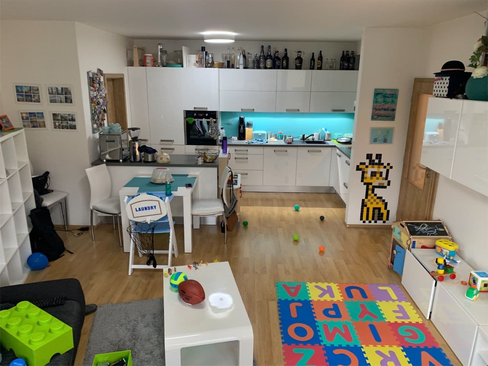 Prenájom bytu 3-izbový 80 m², V Zahradách, Praha, Praha Prenájom bytu 3-izbový 80 m², V Zahradách, Praha, Praha