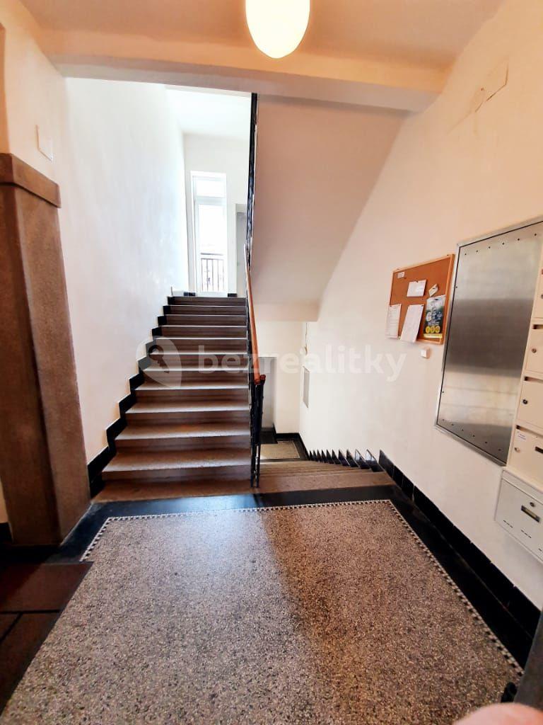 Prenájom bytu 2-izbový 54 m², Praha, Praha