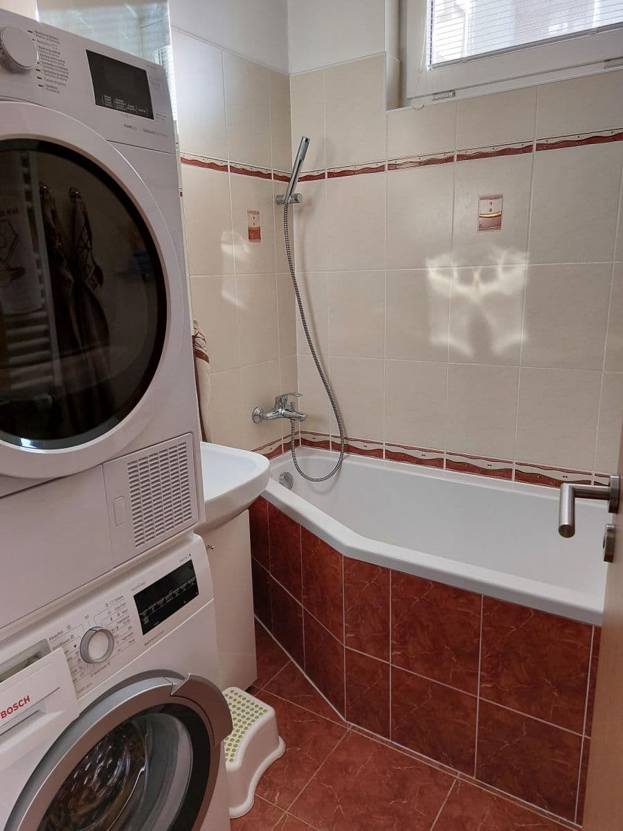 Prenájom bytu 3-izbový 55 m², Na Horizontu, Králův Dvůr, Středočeský kraj Prenájom bytu 3-izbový 55 m², Na Horizontu, Králův Dvůr, Středočeský kraj