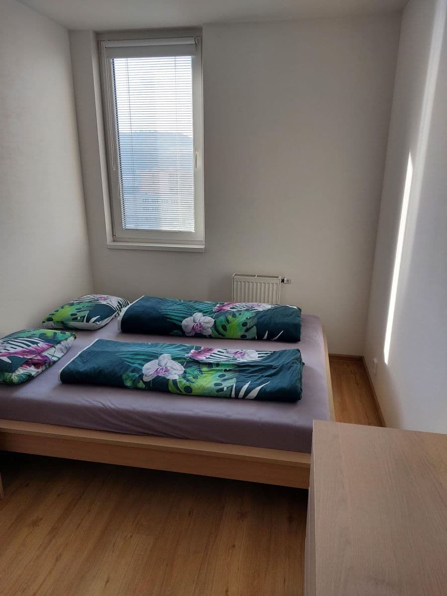 Prenájom bytu 3-izbový 55 m², Na Horizontu, Králův Dvůr, Středočeský kraj Prenájom bytu 3-izbový 55 m², Na Horizontu, Králův Dvůr, Středočeský kraj