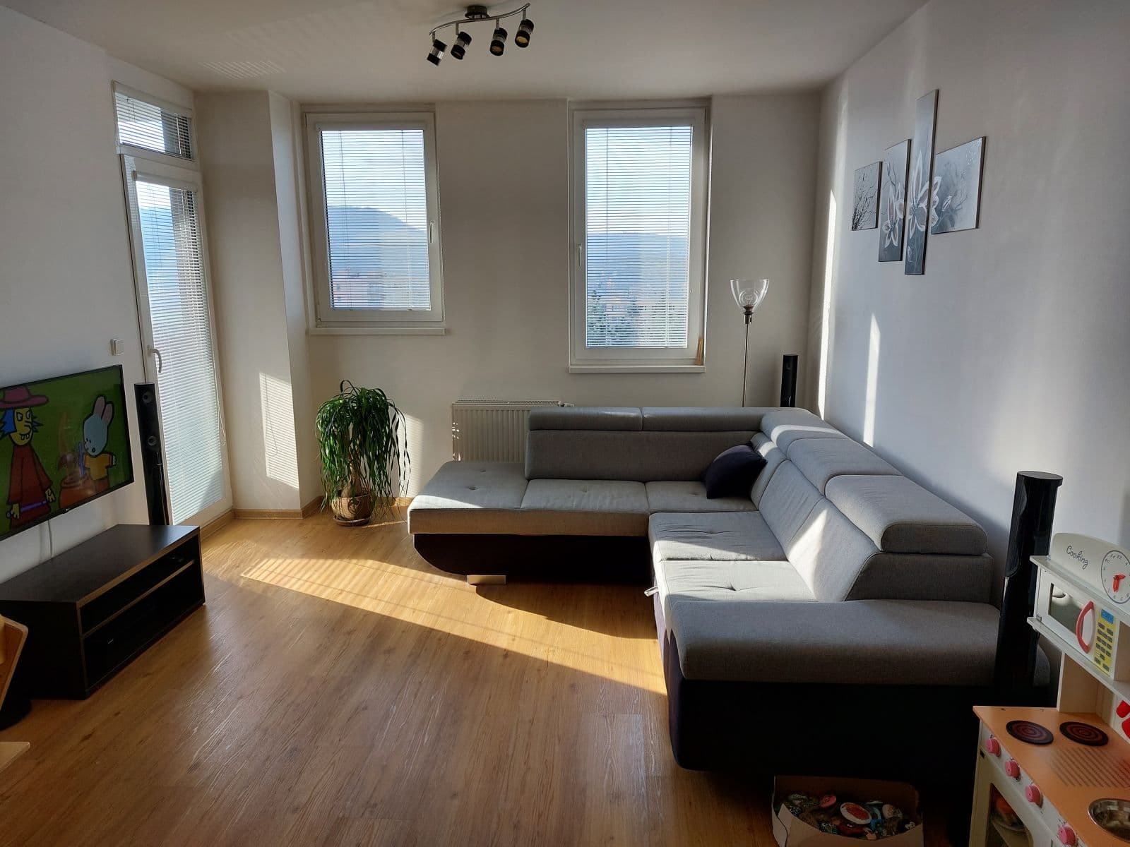 Prenájom bytu 3-izbový 55 m², Na Horizontu, Králův Dvůr, Středočeský kraj Prenájom bytu 3-izbový 55 m², Na Horizontu, Králův Dvůr, Středočeský kraj