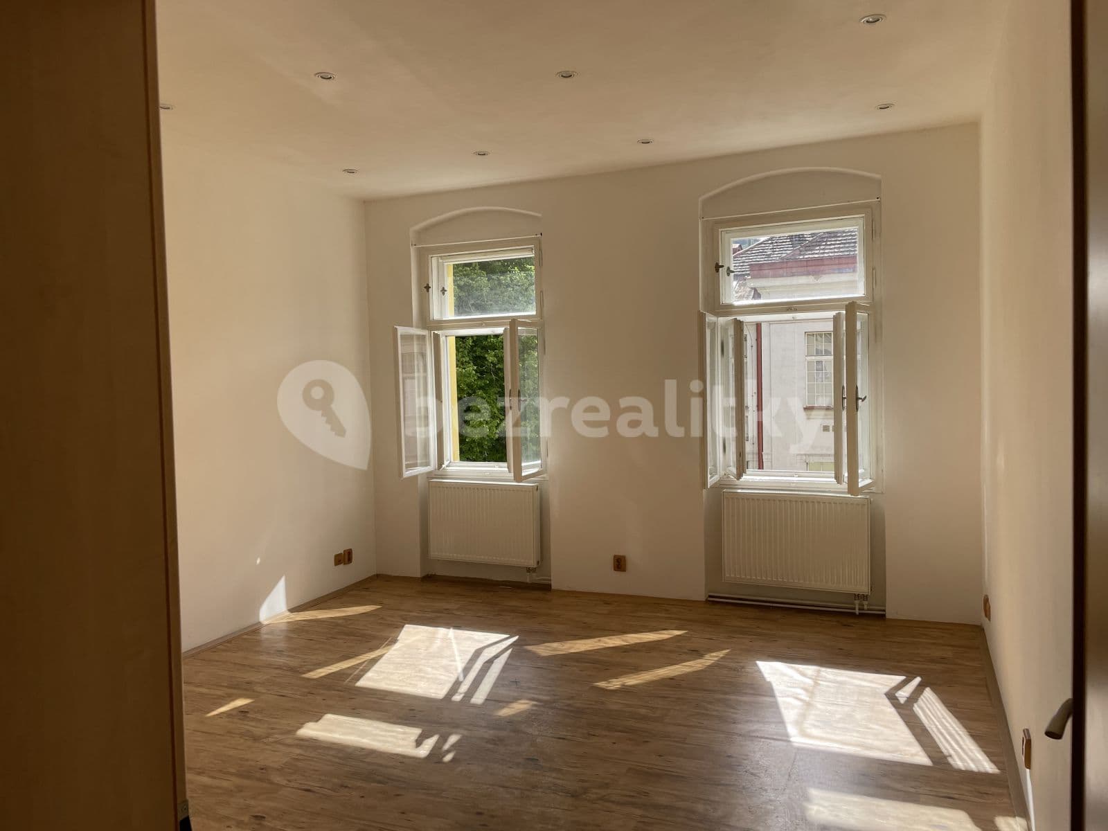 Prenájom bytu 1-izbový 39 m², Bulharská, Karlovy Vary, Karlovarský kraj Prenájom bytu 1-izbový 39 m², Bulharská, Karlovy Vary, Karlovarský kraj