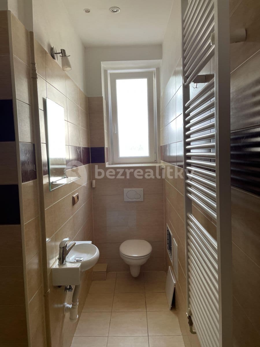 Prenájom bytu 1-izbový 39 m², Bulharská, Karlovy Vary, Karlovarský kraj Prenájom bytu 1-izbový 39 m², Bulharská, Karlovy Vary, Karlovarský kraj
