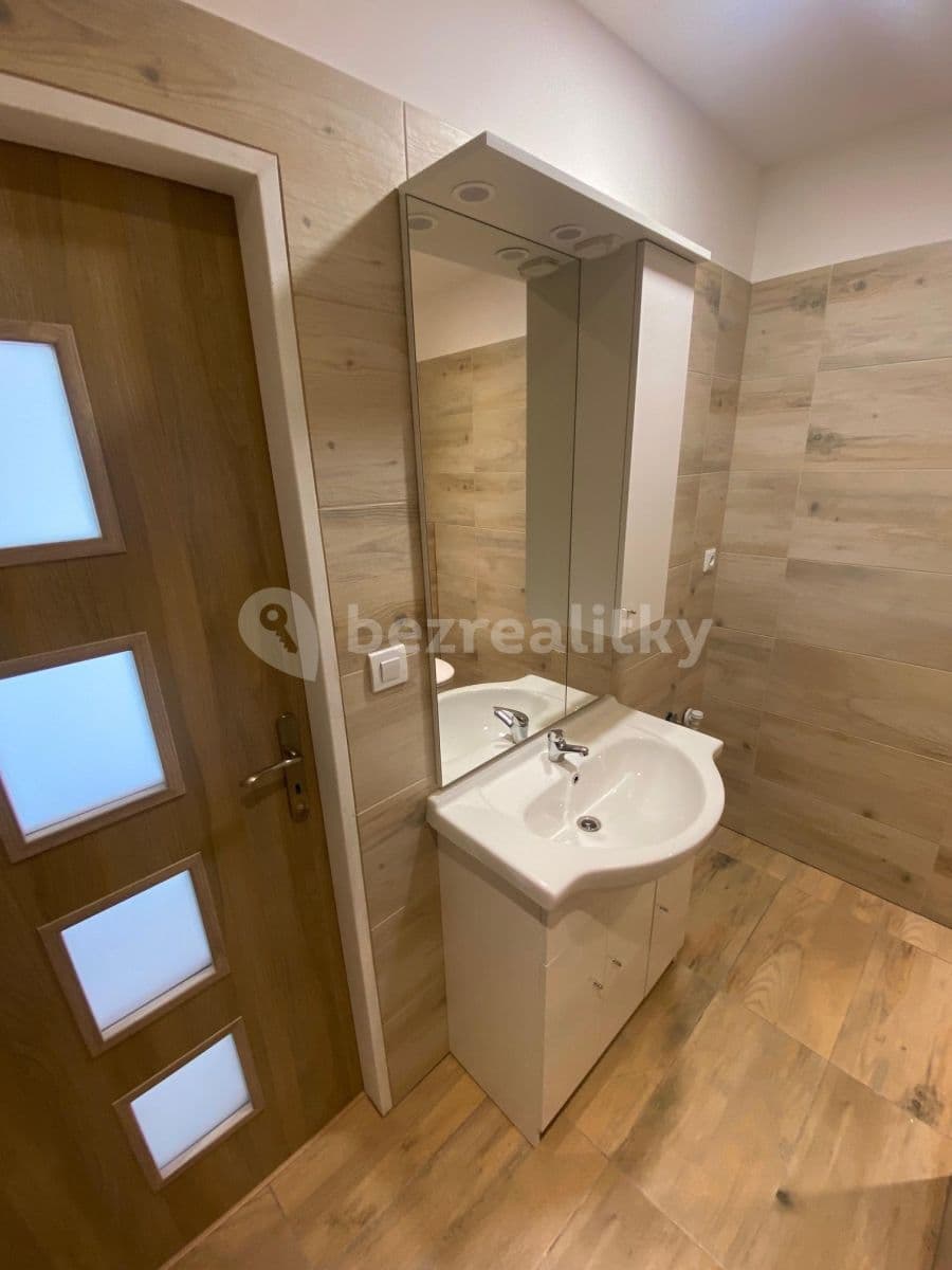 Prenájom bytu 1-izbový 35 m², U Zámeckého parku, Litvínov, Ústecký kraj Prenájom bytu 1-izbový 35 m², U Zámeckého parku, Litvínov, Ústecký kraj