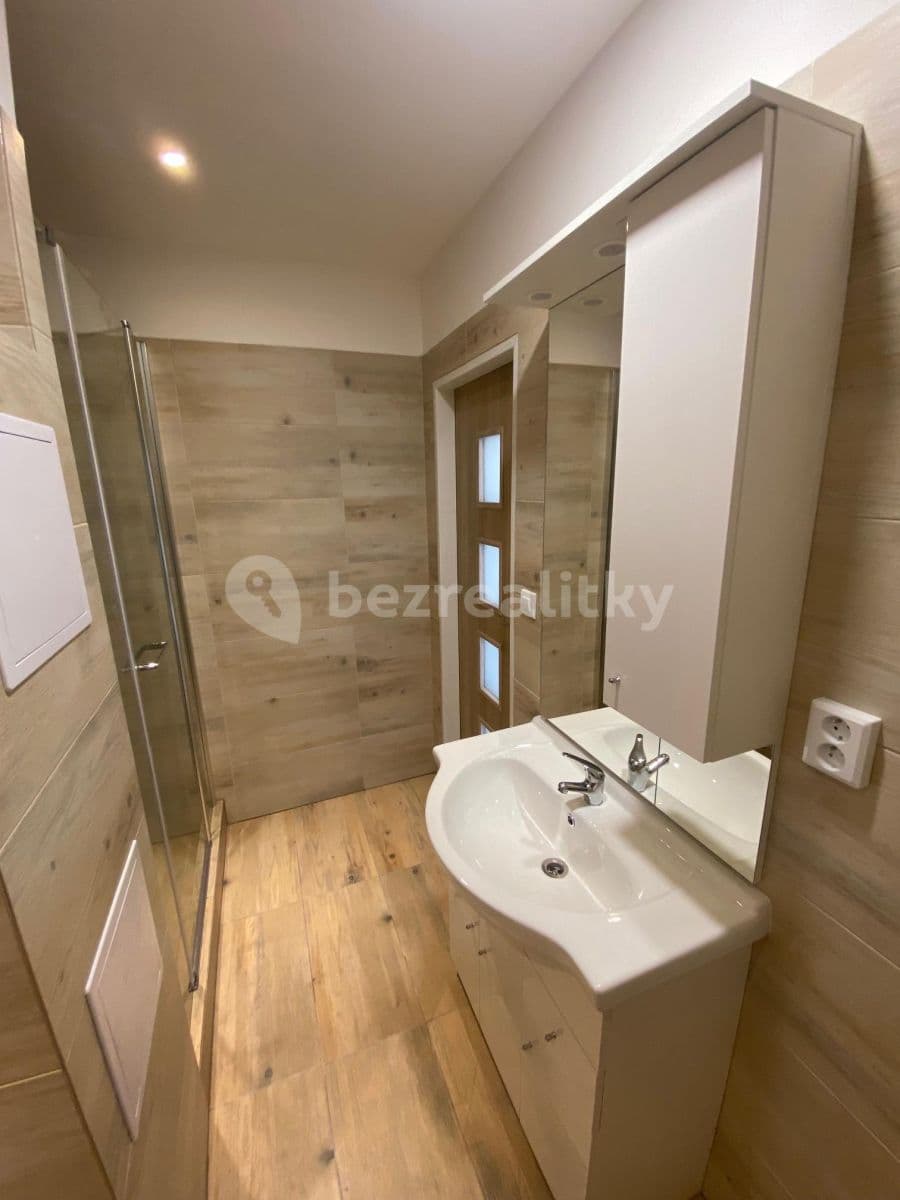 Prenájom bytu 1-izbový 35 m², U Zámeckého parku, Litvínov, Ústecký kraj Prenájom bytu 1-izbový 35 m², U Zámeckého parku, Litvínov, Ústecký kraj