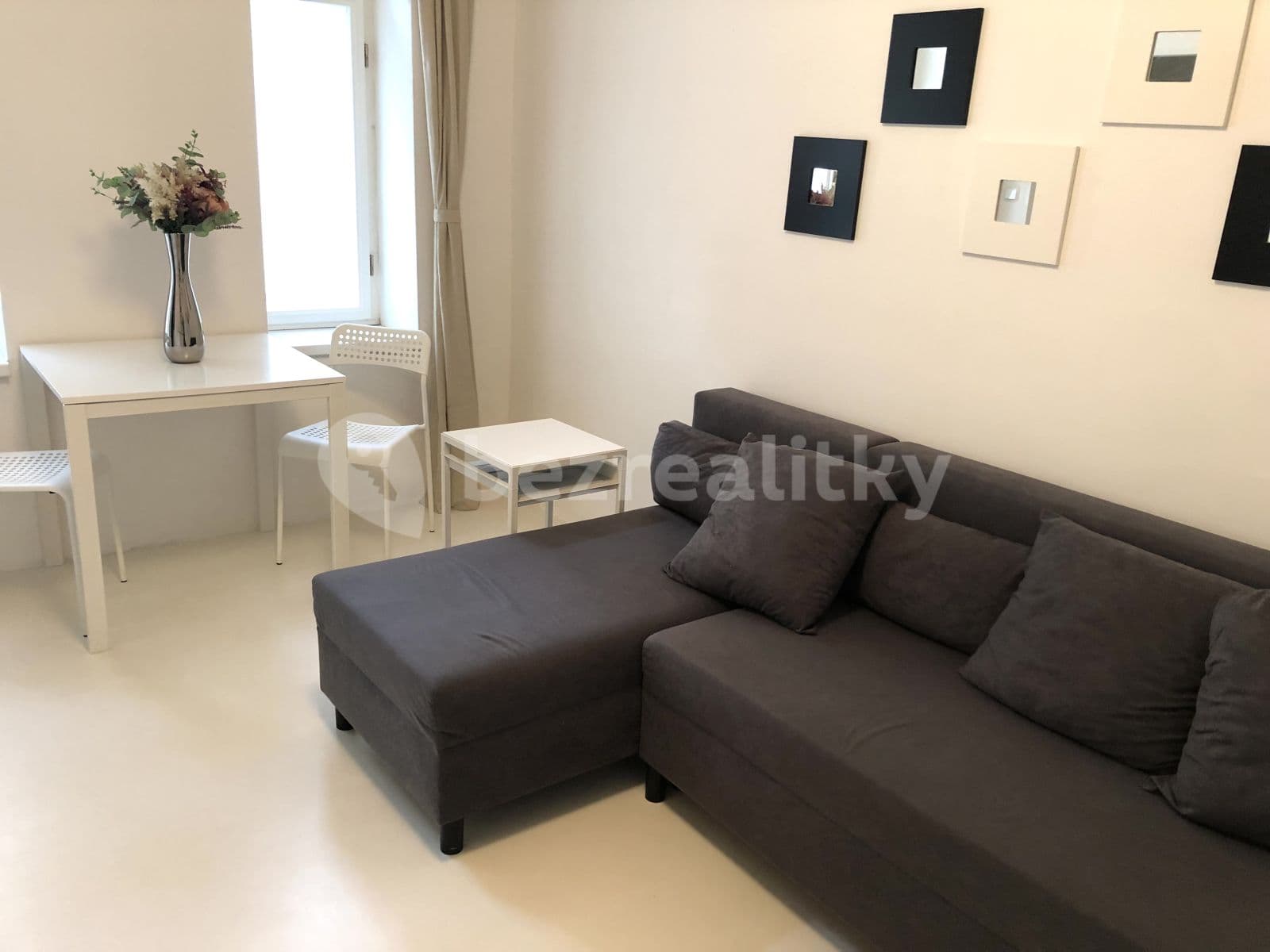 Prenájom bytu 2-izbový 42 m², Janáčkovo nábřeží, Praha, Praha Prenájom bytu 2-izbový 42 m², Janáčkovo nábřeží, Praha, Praha