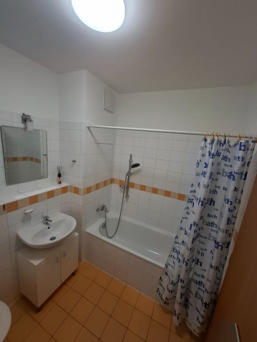 Prenájom bytu 1-izbový 34 m², Praha, Praha Prenájom bytu 1-izbový 34 m², Praha, Praha
