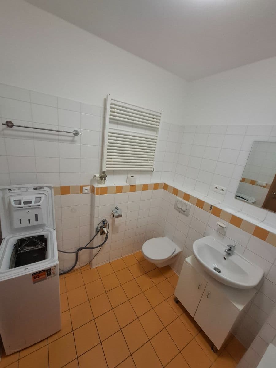 Prenájom bytu 1-izbový 34 m², Praha, Praha Prenájom bytu 1-izbový 34 m², Praha, Praha
