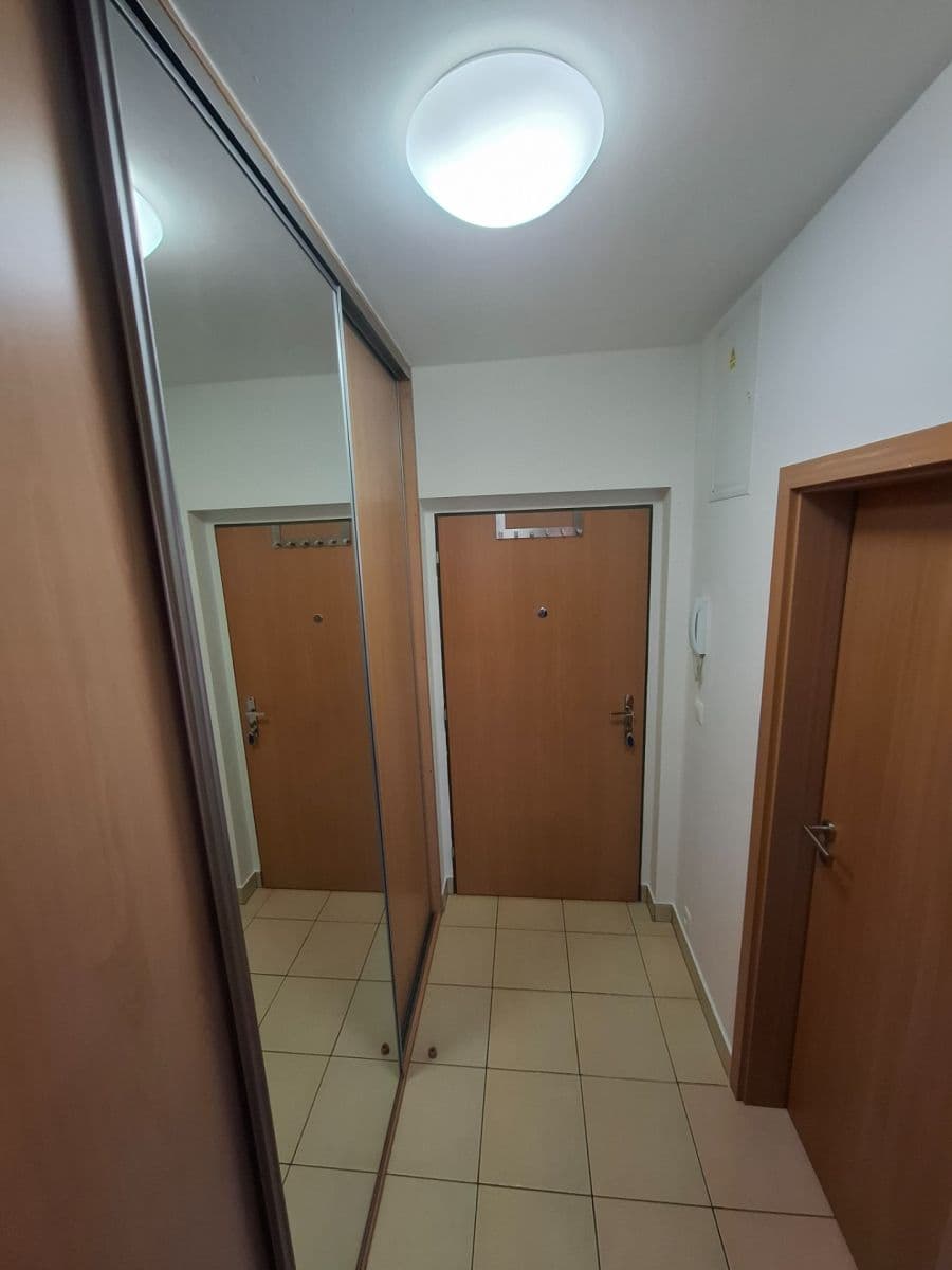 Prenájom bytu 1-izbový 34 m², Praha, Praha Prenájom bytu 1-izbový 34 m², Praha, Praha