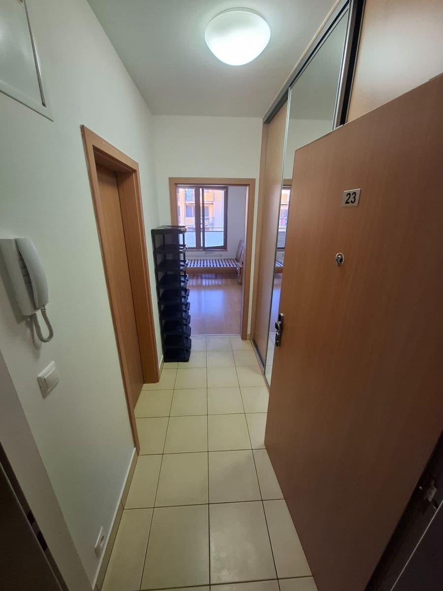 Prenájom bytu 1-izbový 34 m², Praha, Praha Prenájom bytu 1-izbový 34 m², Praha, Praha
