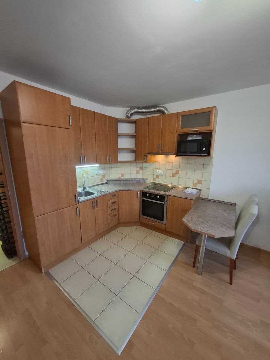 Prenájom bytu 1-izbový 34 m², Praha, Praha Prenájom bytu 1-izbový 34 m², Praha, Praha