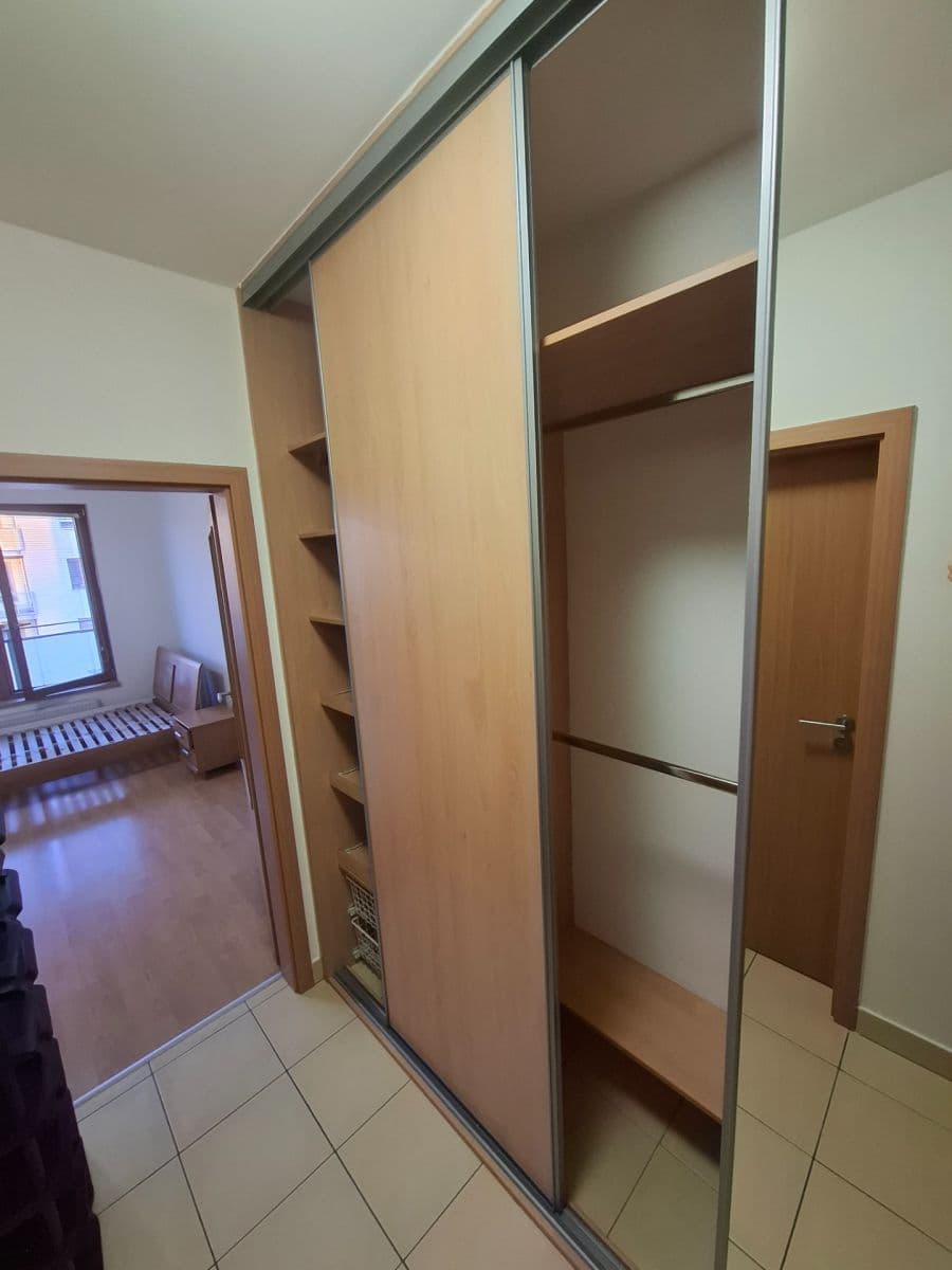 Prenájom bytu 1-izbový 34 m², Praha, Praha Prenájom bytu 1-izbový 34 m², Praha, Praha