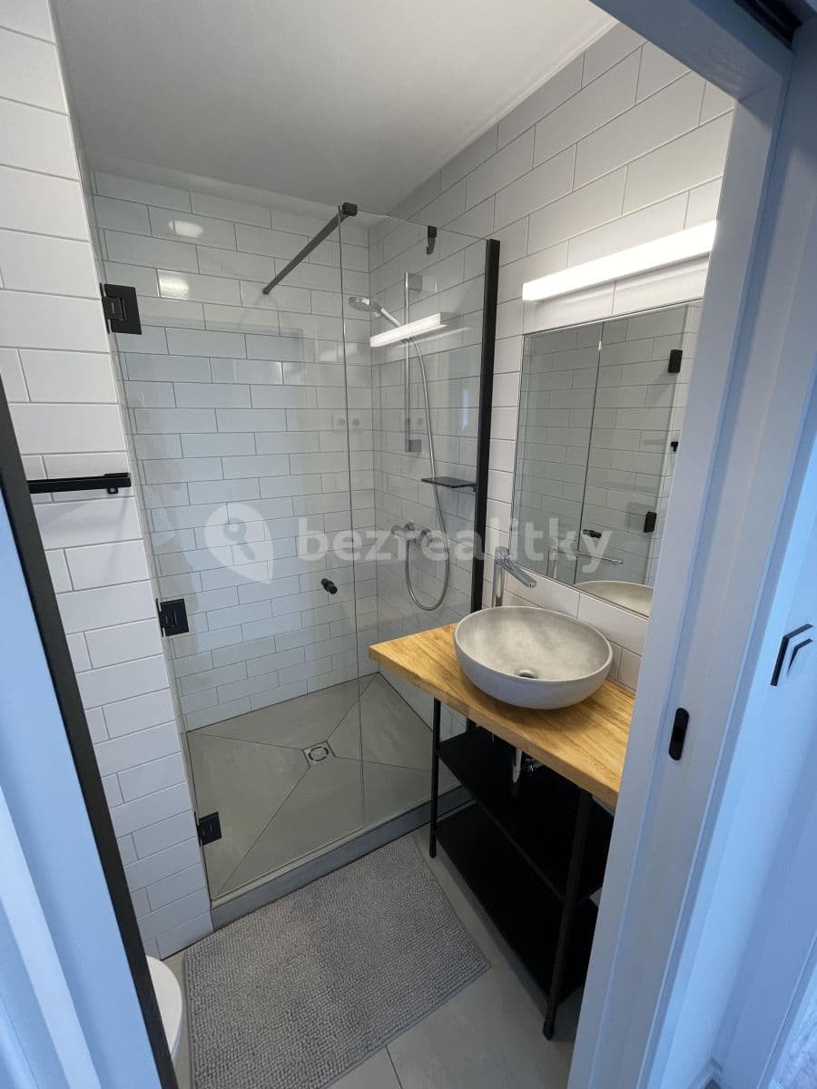 Prenájom bytu 4-izbový 86 m², Amforová, Praha, Praha Prenájom bytu 4-izbový 86 m², Amforová, Praha, Praha