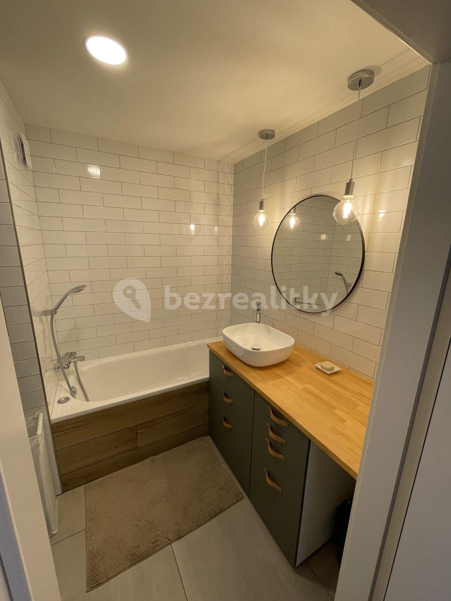 Prenájom bytu 4-izbový 86 m², Amforová, Praha, Praha Prenájom bytu 4-izbový 86 m², Amforová, Praha, Praha