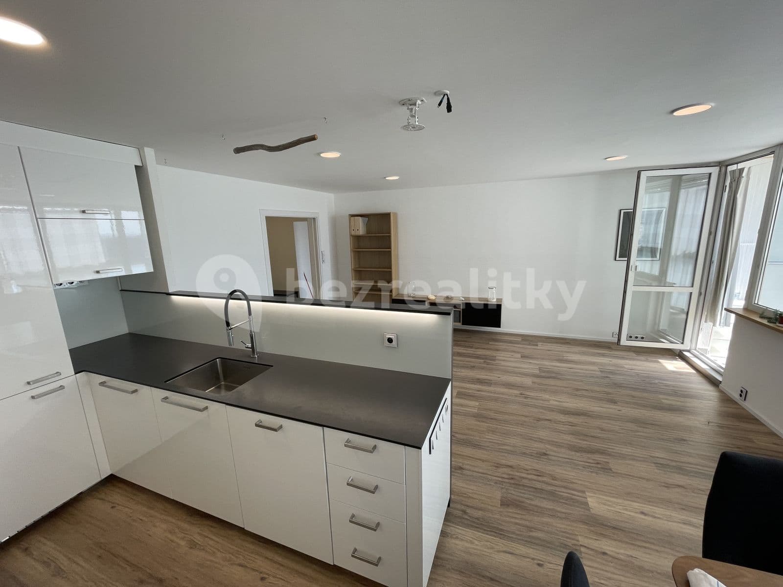Prenájom bytu 4-izbový 86 m², Amforová, Praha, Praha Prenájom bytu 4-izbový 86 m², Amforová, Praha, Praha