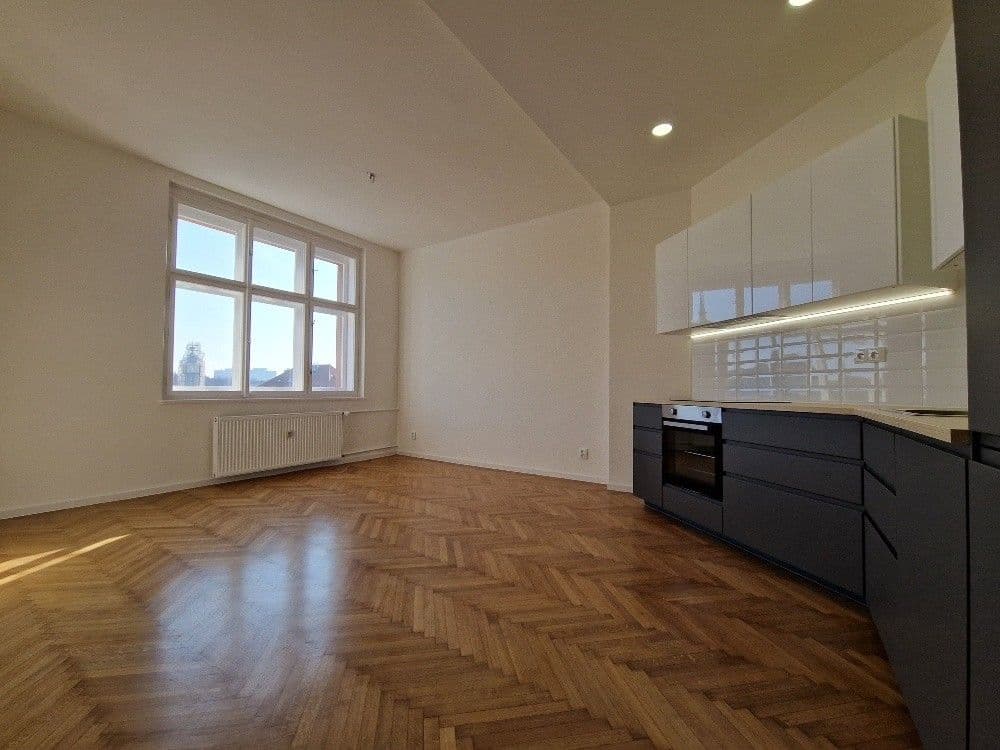 Prenájom bytu 2-izbový 50 m², Smolenská, Praha, Praha Prenájom bytu 2-izbový 50 m², Smolenská, Praha, Praha